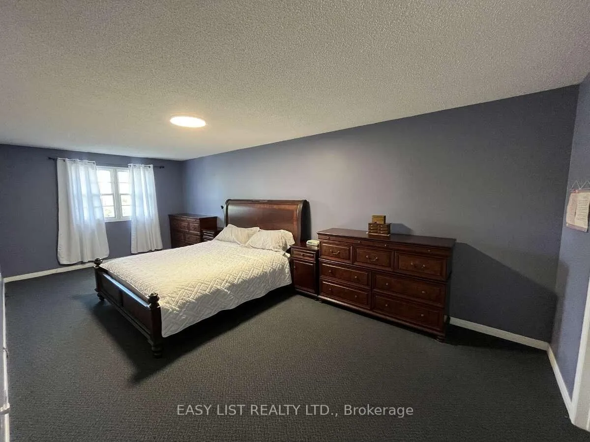 Photo 16 of 102 Burwell Crescent, Markham, Raymerville — HOMEH