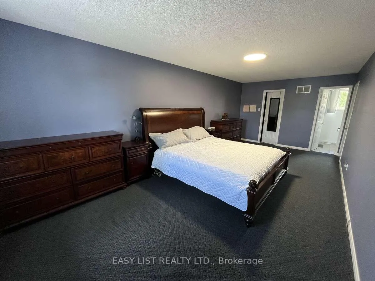 Photo 17 of 102 Burwell Crescent, Markham, Raymerville — HOMEH