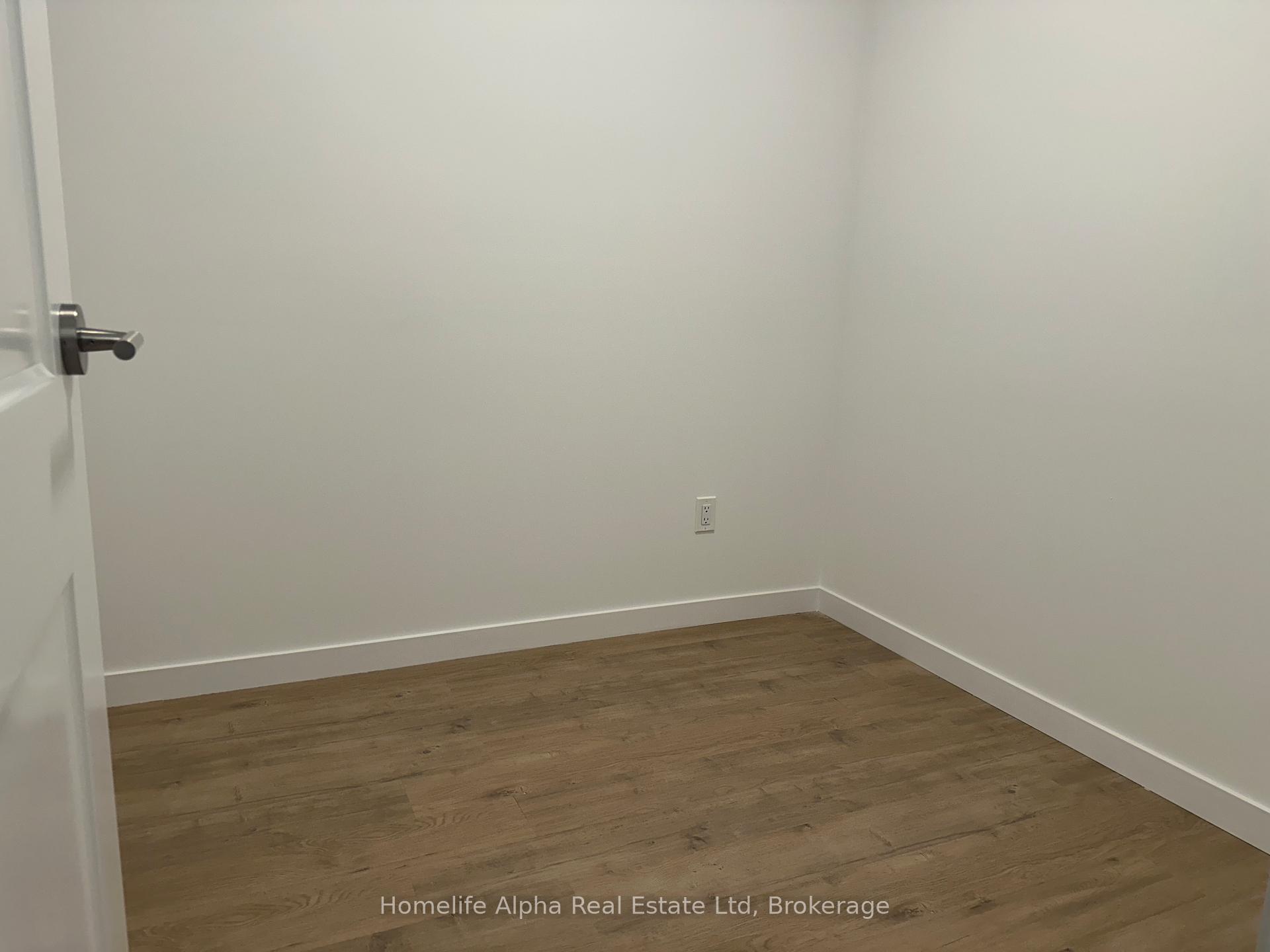 Photo 3 of Unit 5, 113 Marydale Avenue, Markham, Middlefield — HOMEH