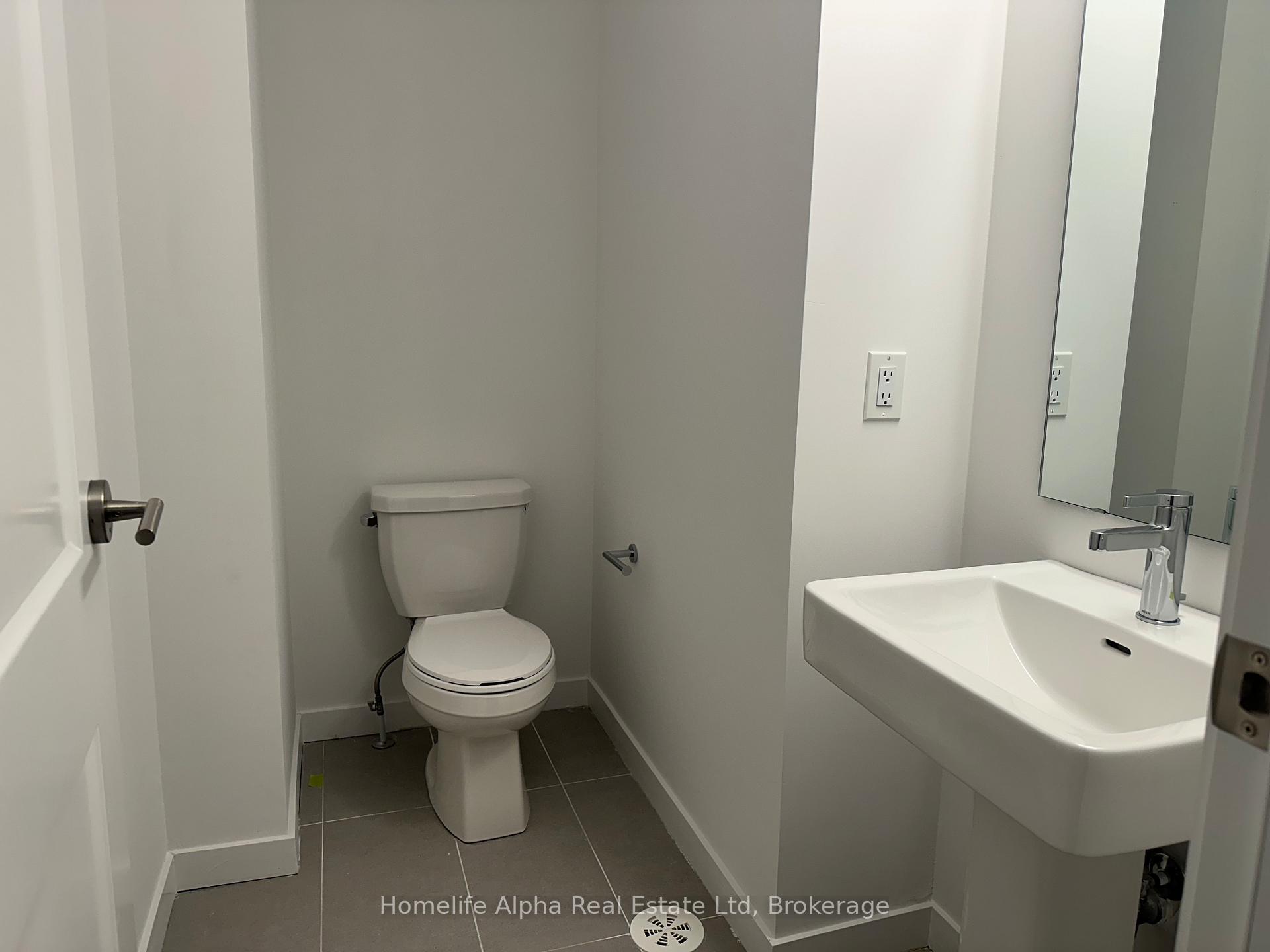 Photo 4 of Unit 5, 113 Marydale Avenue, Markham, Middlefield — HOMEH