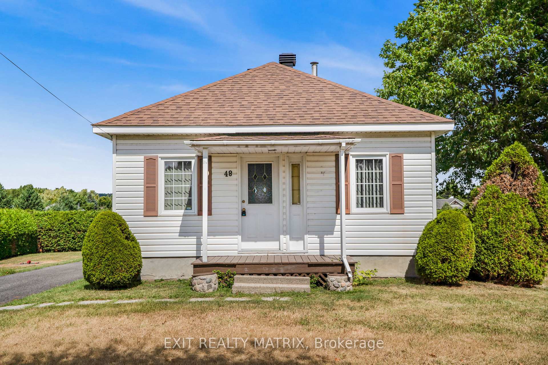 Photo 2 of 48 Front Road W, Champlain, L'Orignal — HOMEH