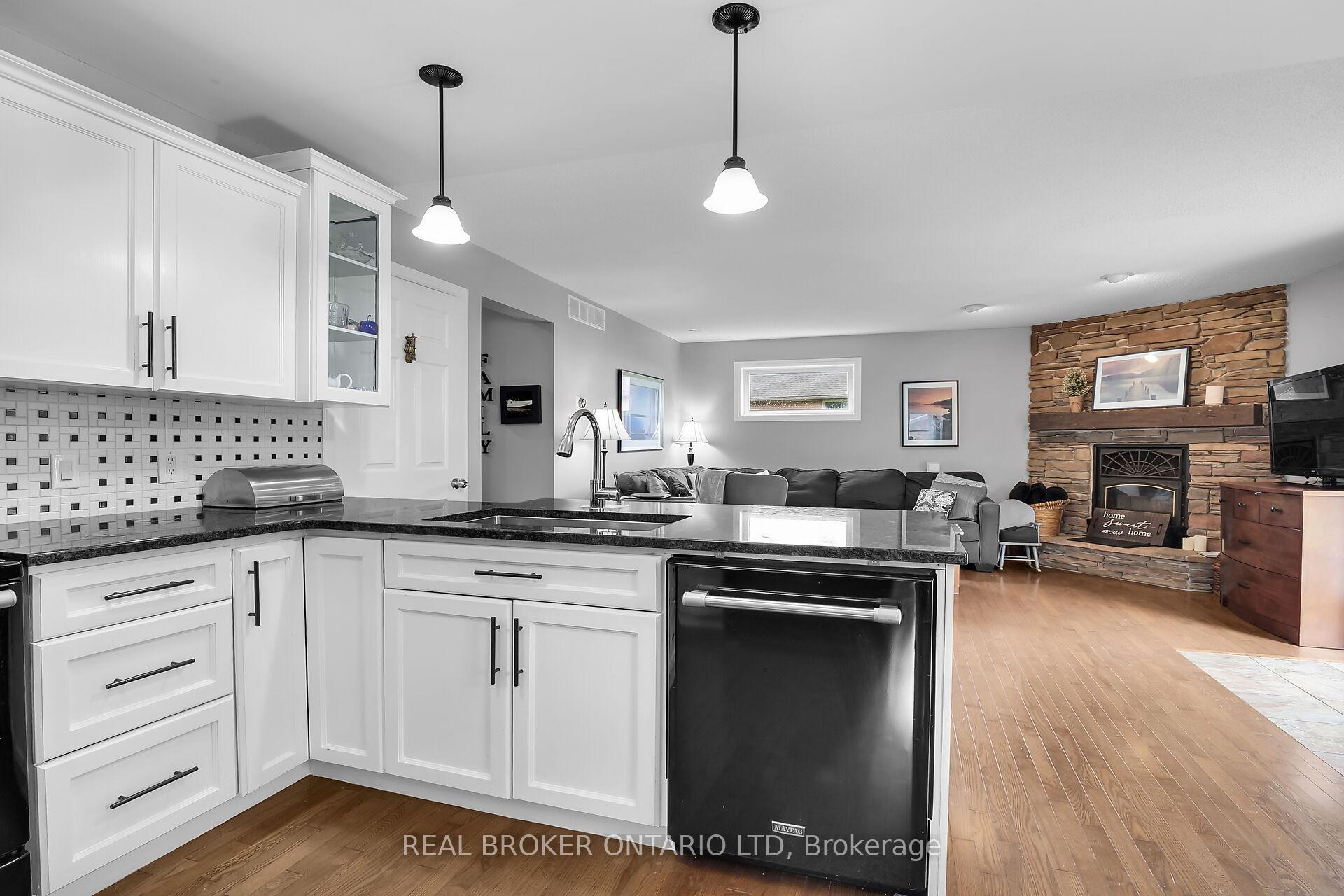 Photo 10 of 301&303 Frances Street, Central Elgin, Rural Central Elgin — HOMEH