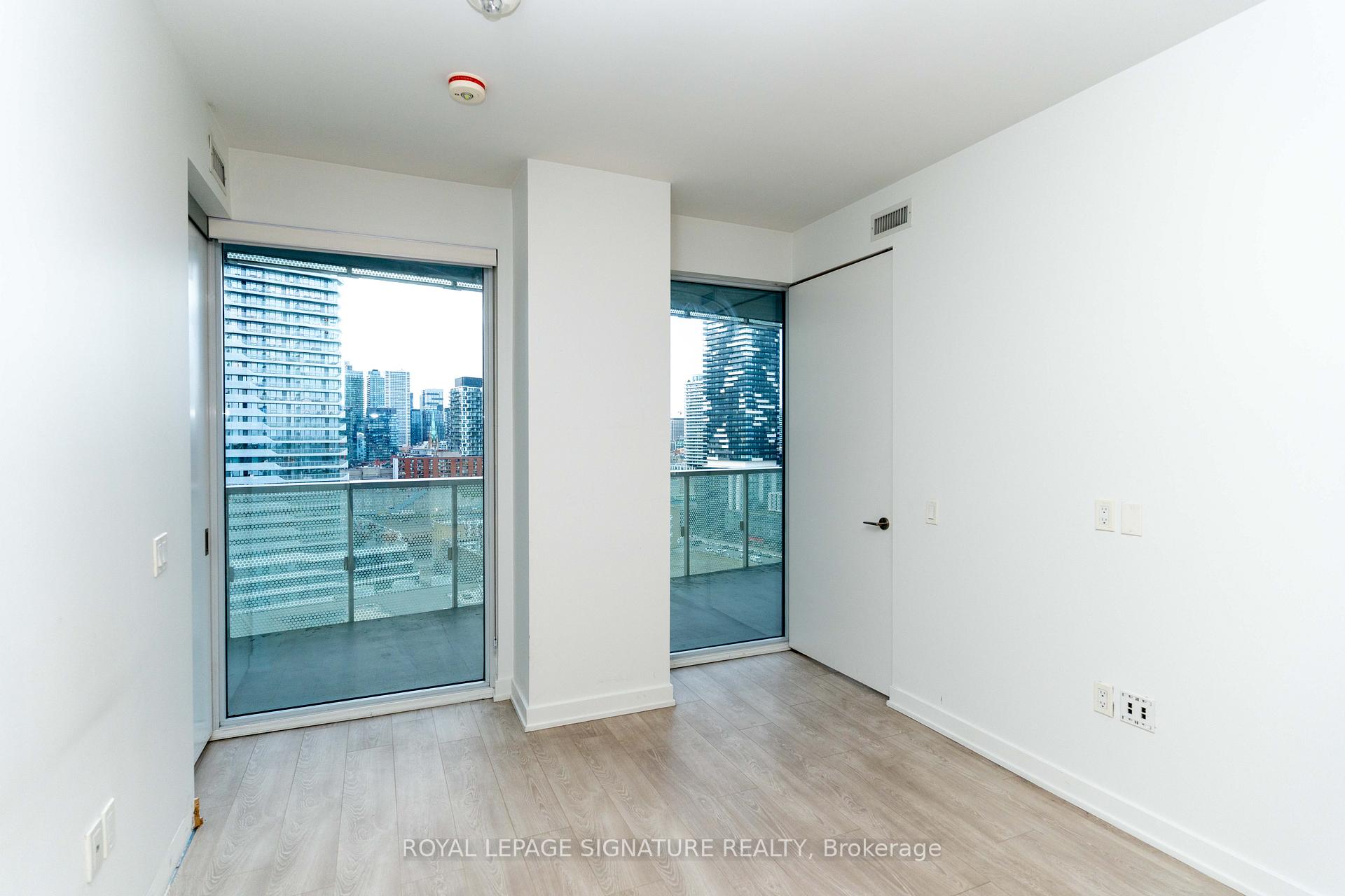 Photo 6 of Unit 1708, 15 Queens Quay E, Toronto, Waterfront Communities — HOMEH