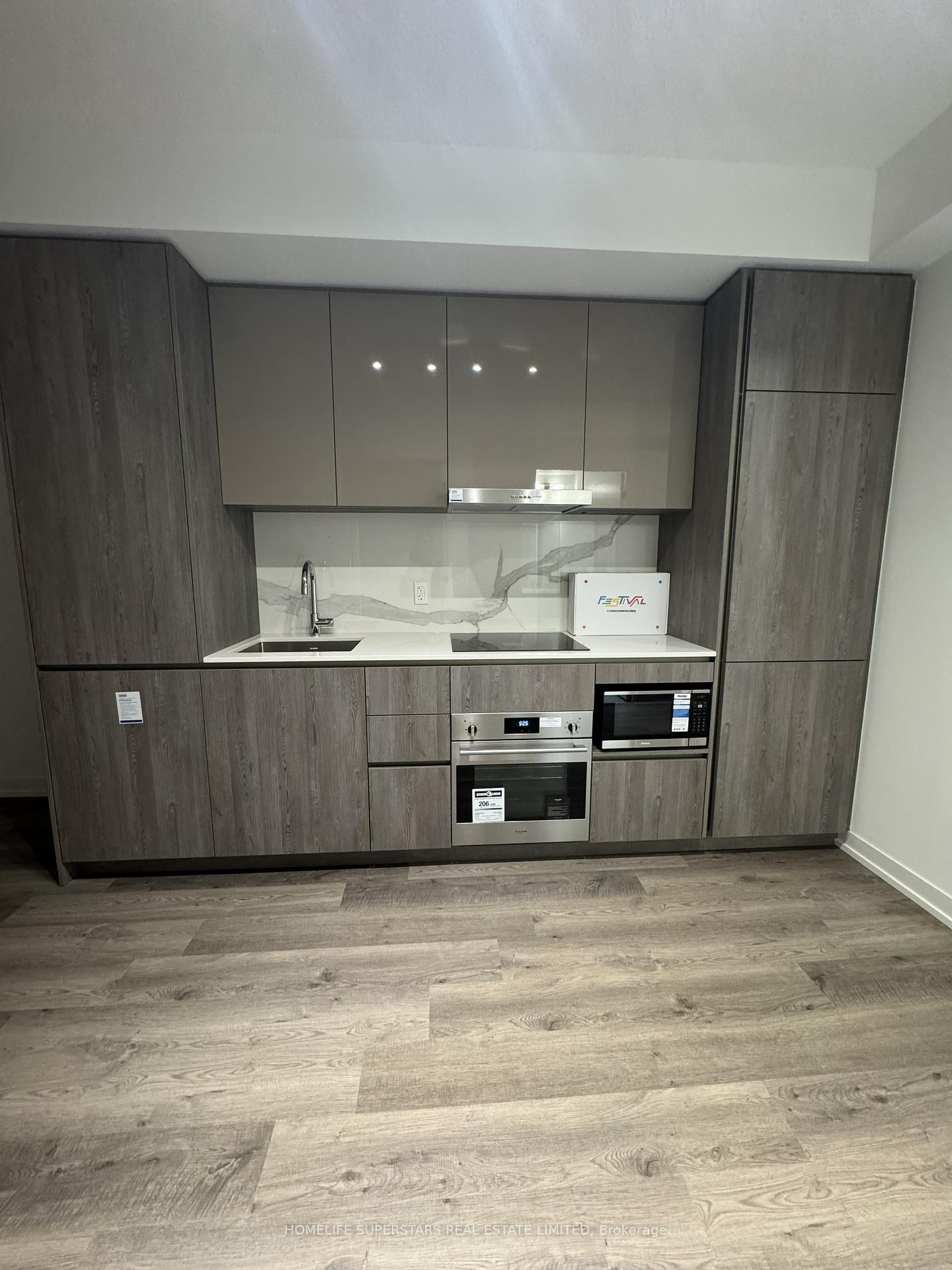 Photo 8 of Unit 908, 8 Interchange Way, Vaughan, Vaughan Corporate Centre — HOMEH