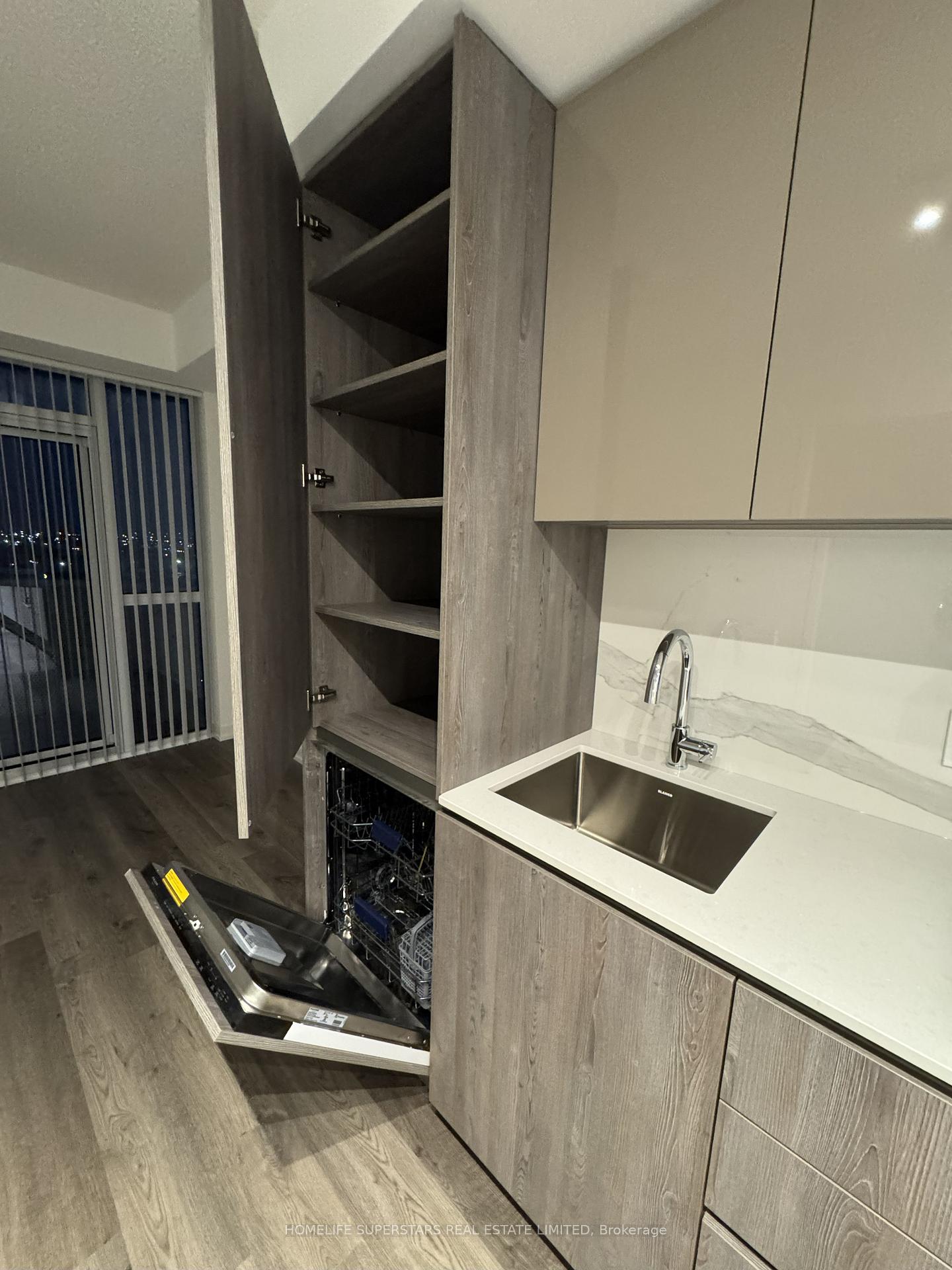 Photo 10 of Unit 908, 8 Interchange Way, Vaughan, Vaughan Corporate Centre — HOMEH