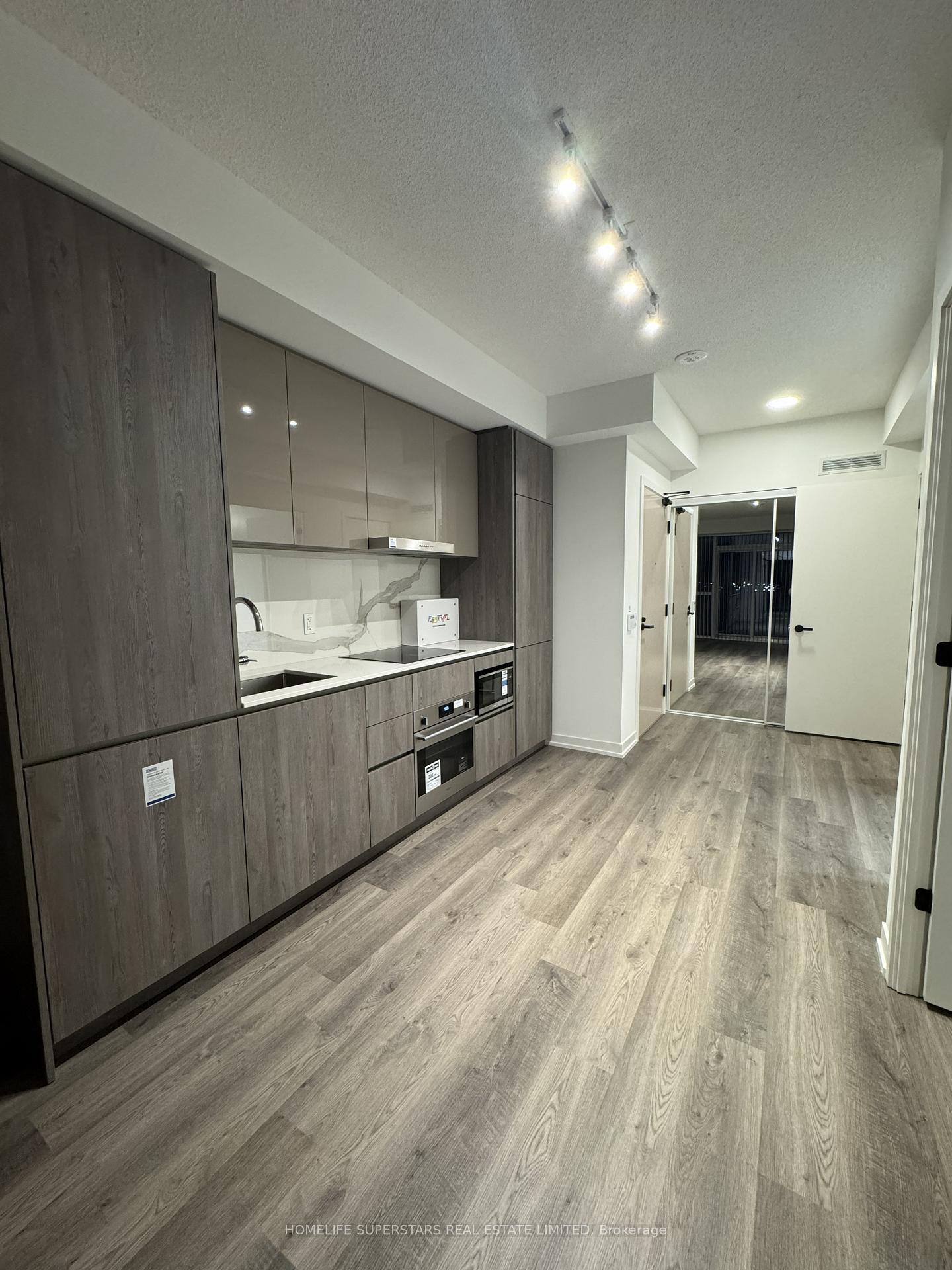 Photo 11 of Unit 908, 8 Interchange Way, Vaughan, Vaughan Corporate Centre — HOMEH