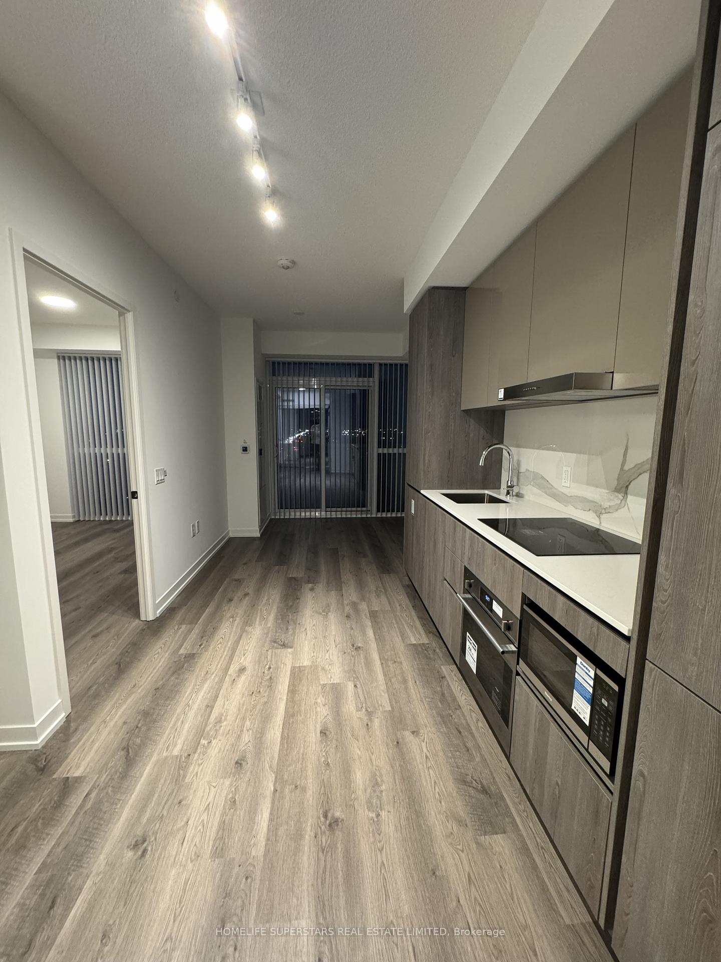 Photo 12 of Unit 908, 8 Interchange Way, Vaughan, Vaughan Corporate Centre — HOMEH
