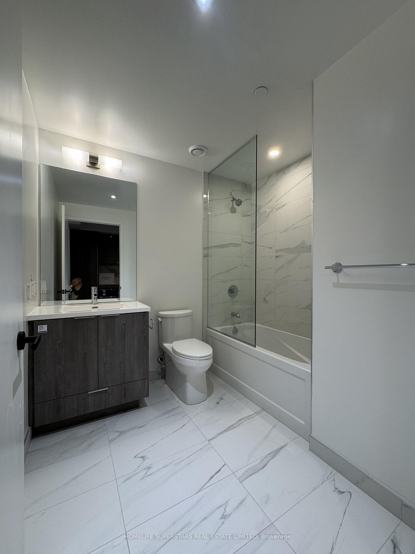 Photo 15 of Unit 908, 8 Interchange Way, Vaughan, Vaughan Corporate Centre — HOMEH