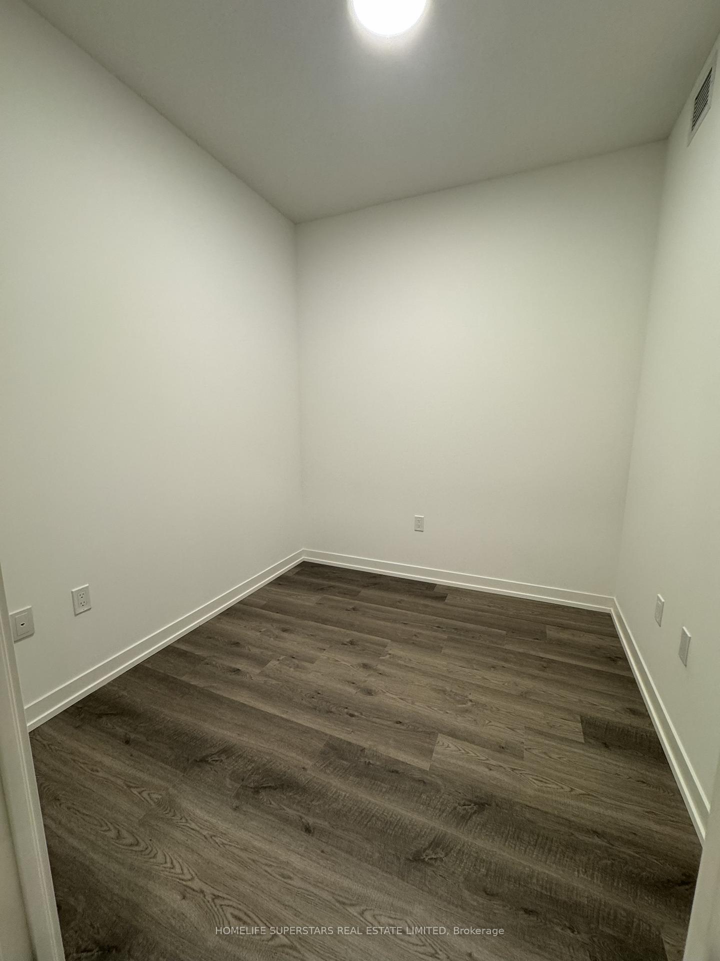 Photo 17 of Unit 908, 8 Interchange Way, Vaughan, Vaughan Corporate Centre — HOMEH