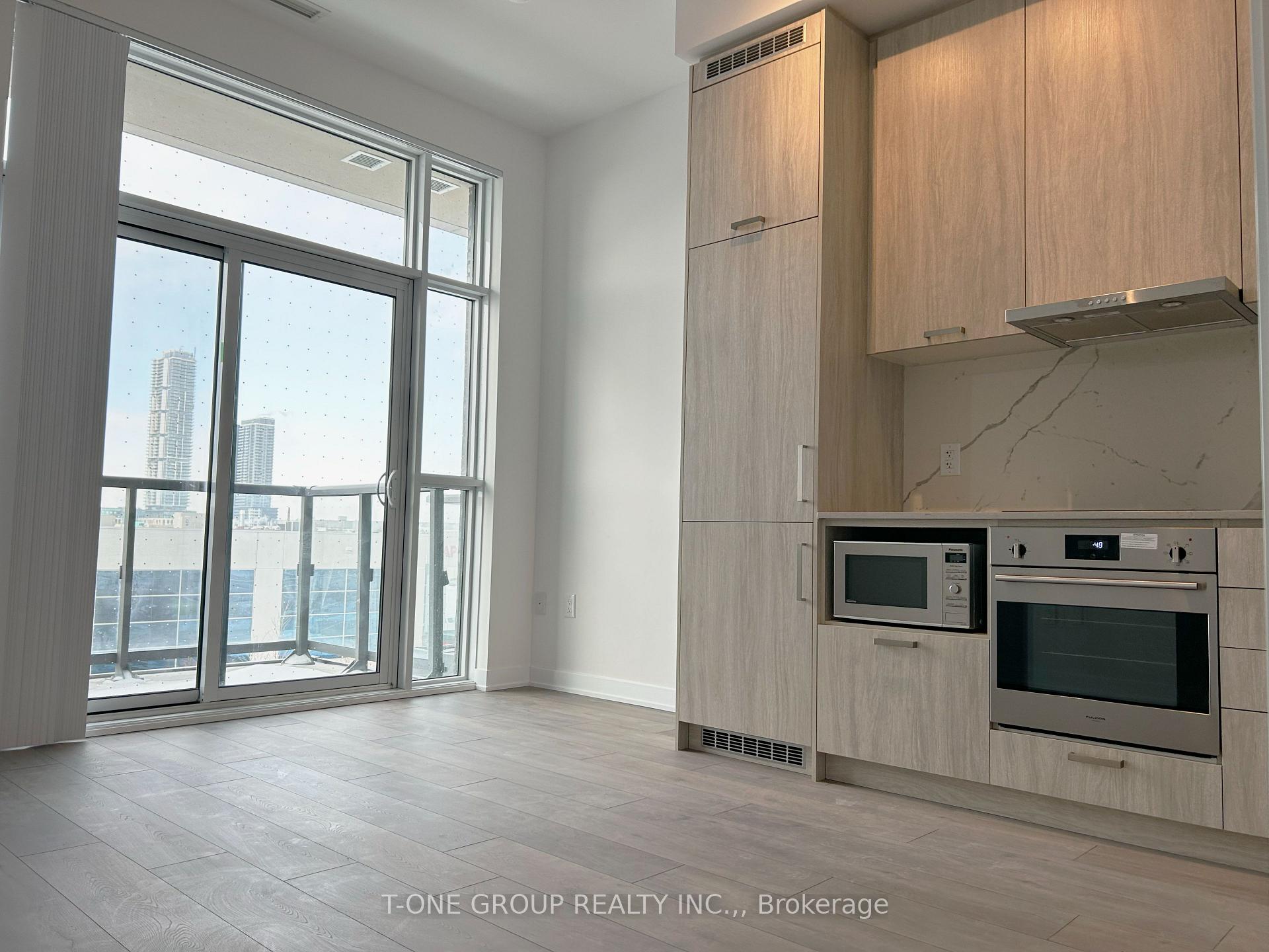 Photo 1 of Unit 312, 38 Honeycrisp Crescent, Vaughan, Concord — HOMEH