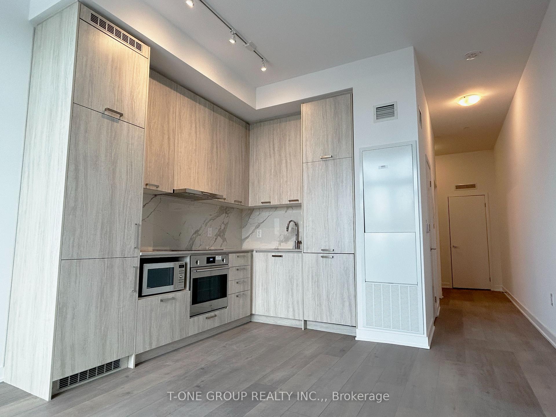 Photo 2 of Unit 312, 38 Honeycrisp Crescent, Vaughan, Concord — HOMEH