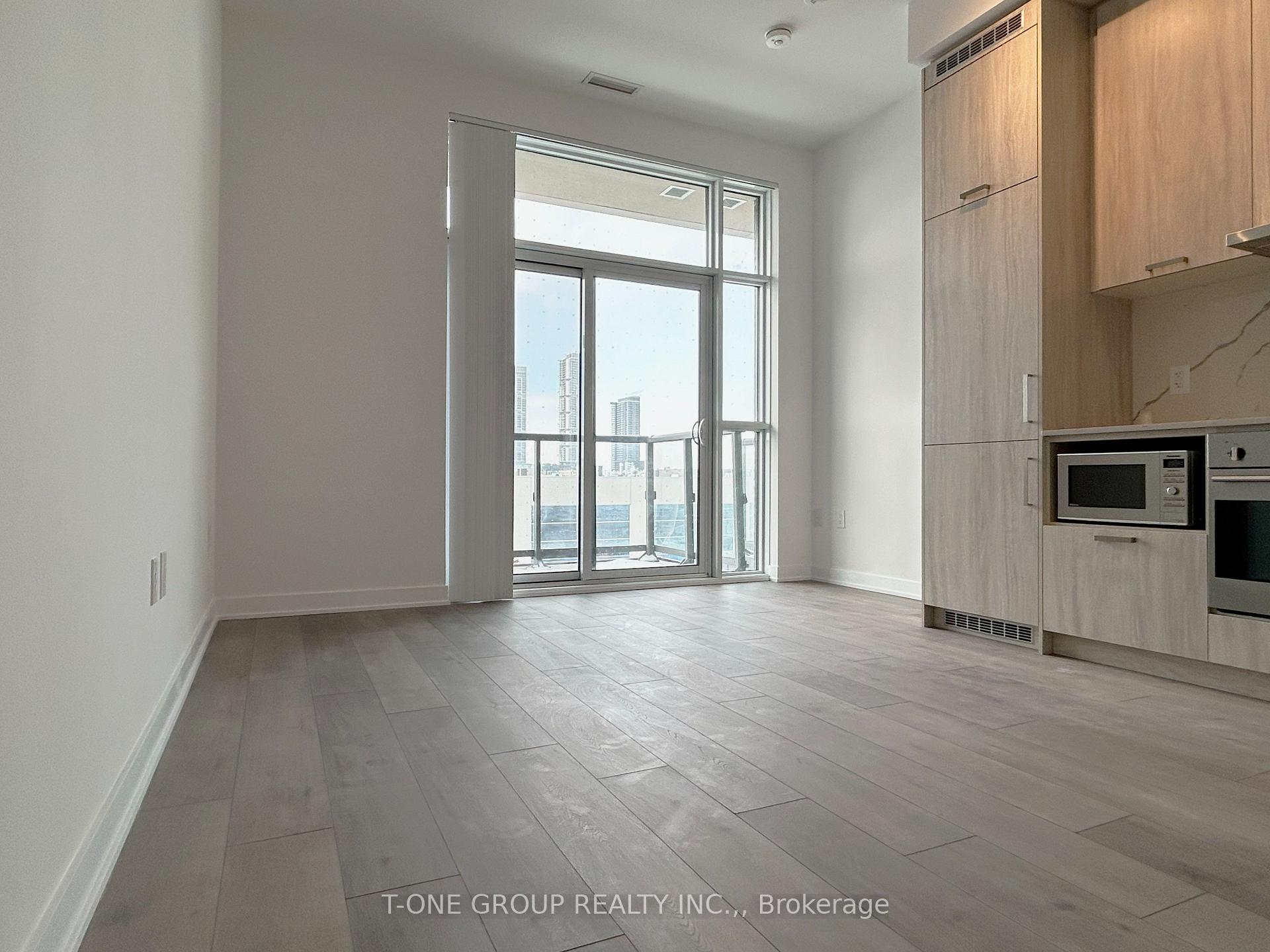 Photo 3 of Unit 312, 38 Honeycrisp Crescent, Vaughan, Concord — HOMEH
