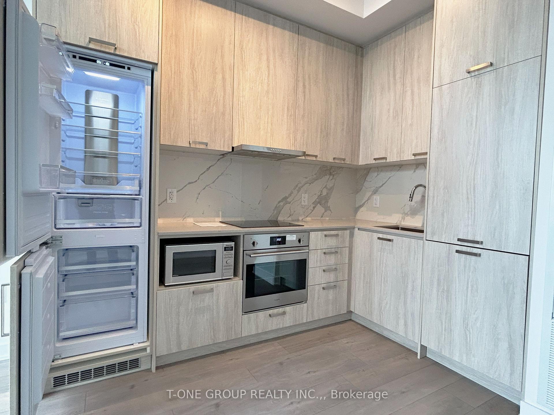 Photo 4 of Unit 312, 38 Honeycrisp Crescent, Vaughan, Concord — HOMEH
