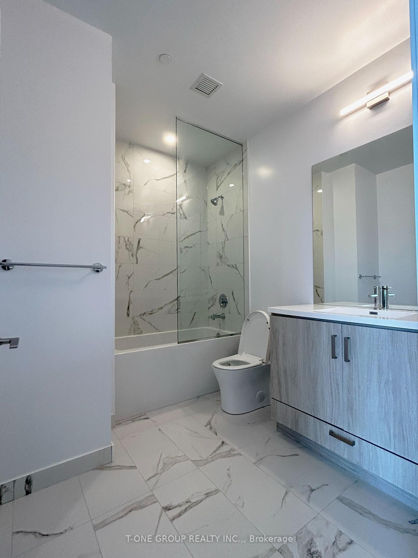 Photo 6 of Unit 312, 38 Honeycrisp Crescent, Vaughan, Concord — HOMEH
