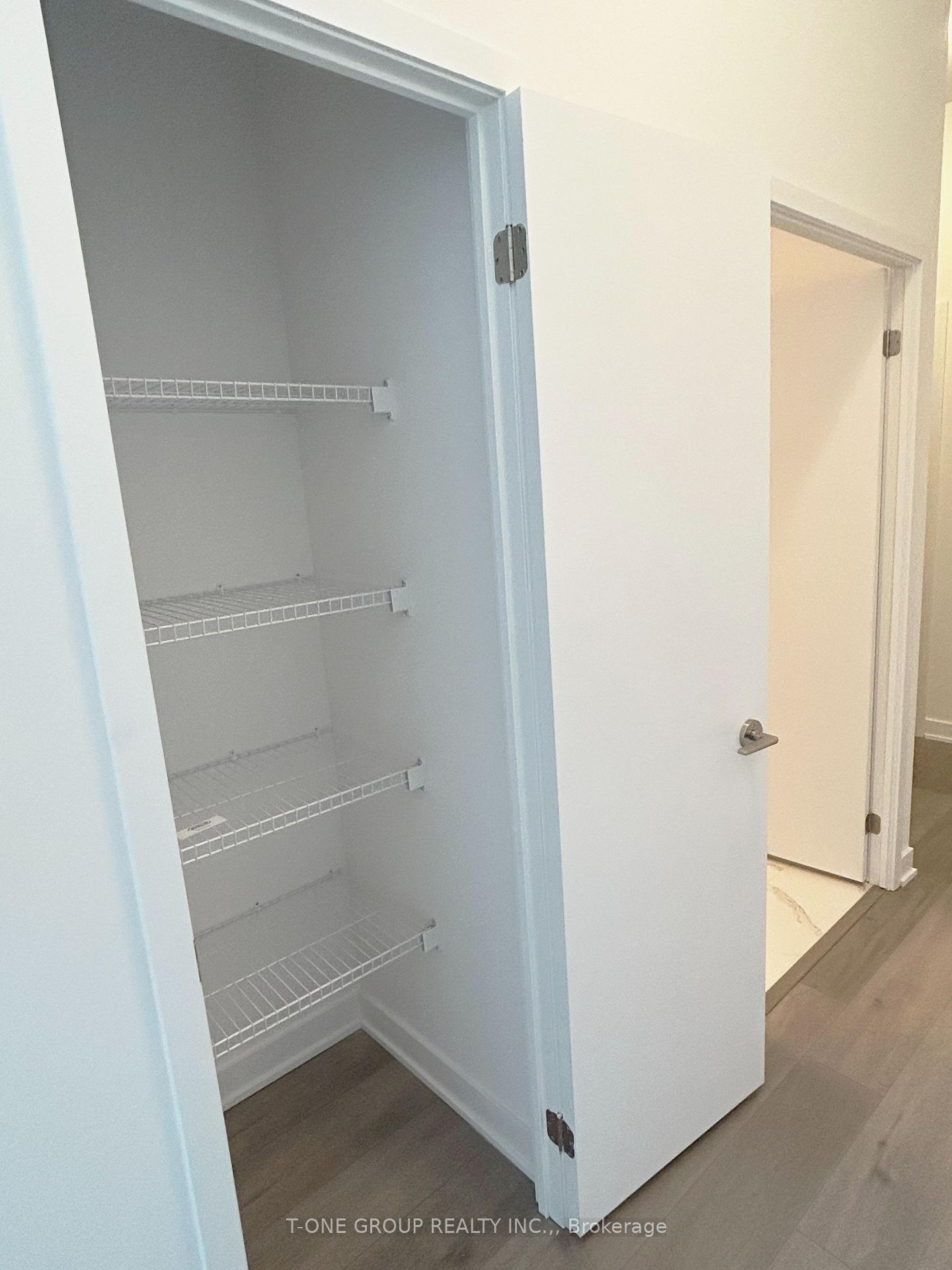 Photo 12 of Unit 312, 38 Honeycrisp Crescent, Vaughan, Concord — HOMEH