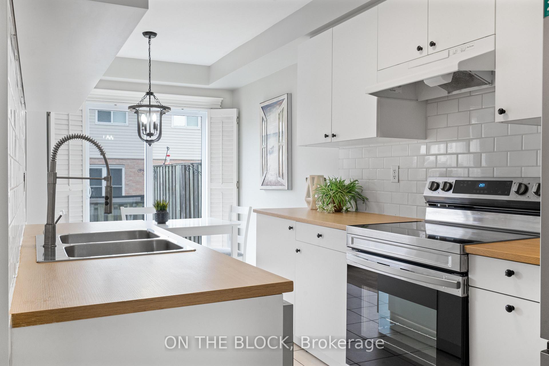 Photo 3 of Unit 39, 485 Green Road, Hamilton, Lakeshore — HOMEH