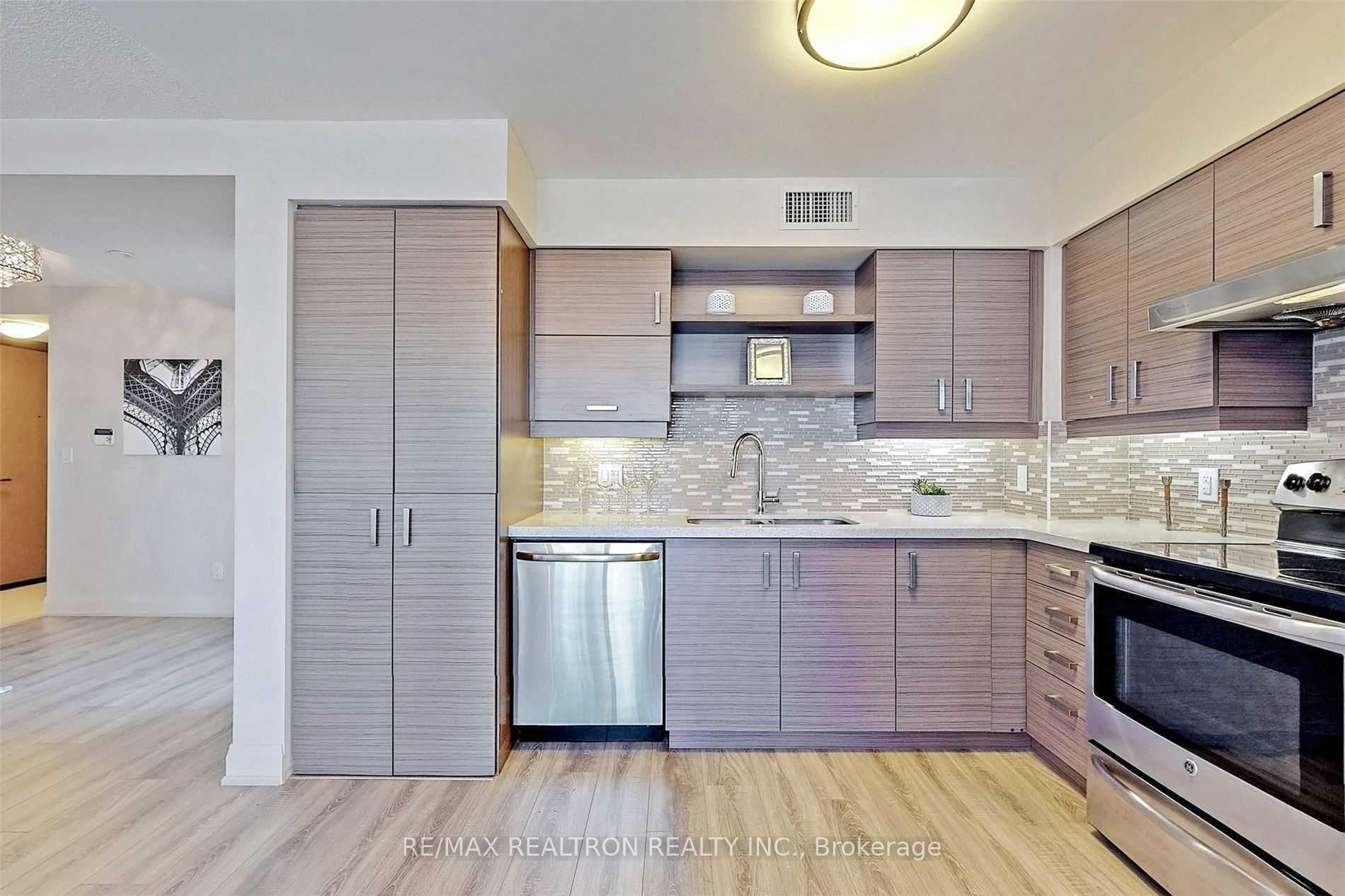 Photo 11 of Unit 902, 8200 Birchmount Road, Markham, Unionville — HOMEH
