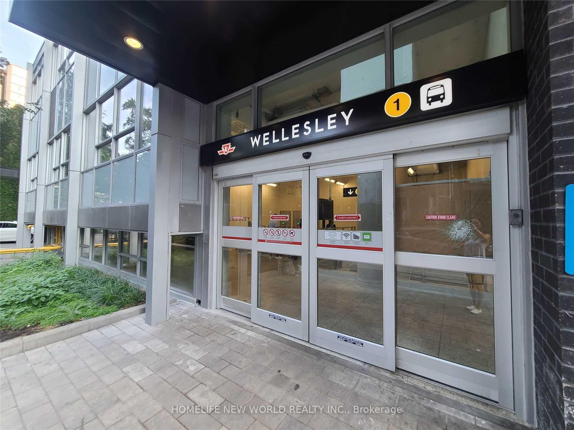 Front of Unit 1403, 17 Dundonald Street