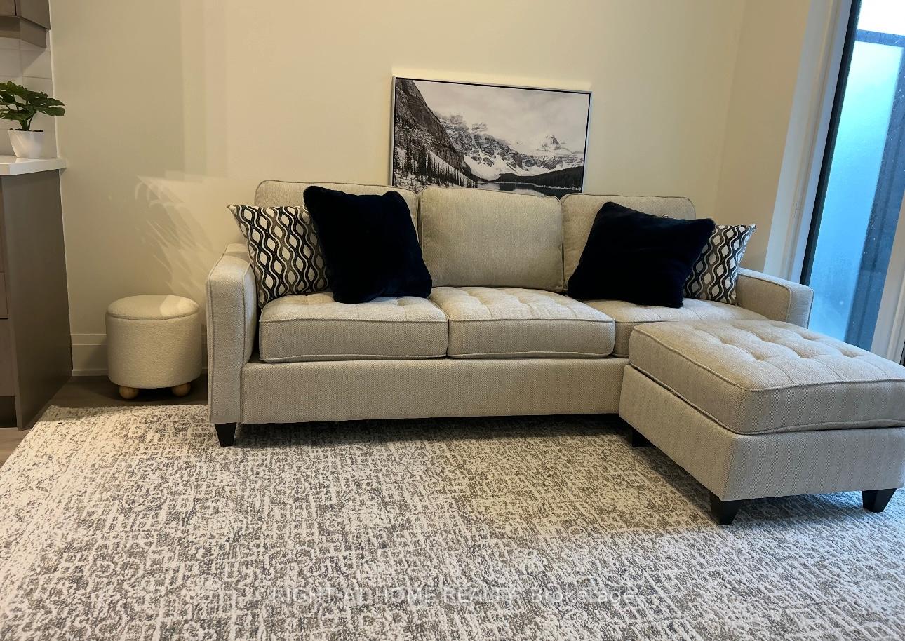 Photo 5 of Unit 530, 8960 Jane Street N, Vaughan, Vellore Village — HOMEH
