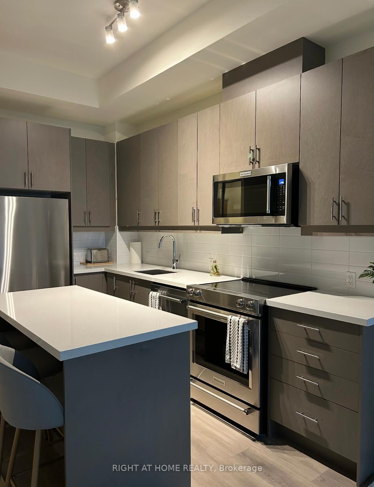 Photo 6 of Unit 530, 8960 Jane Street N, Vaughan, Vellore Village — HOMEH