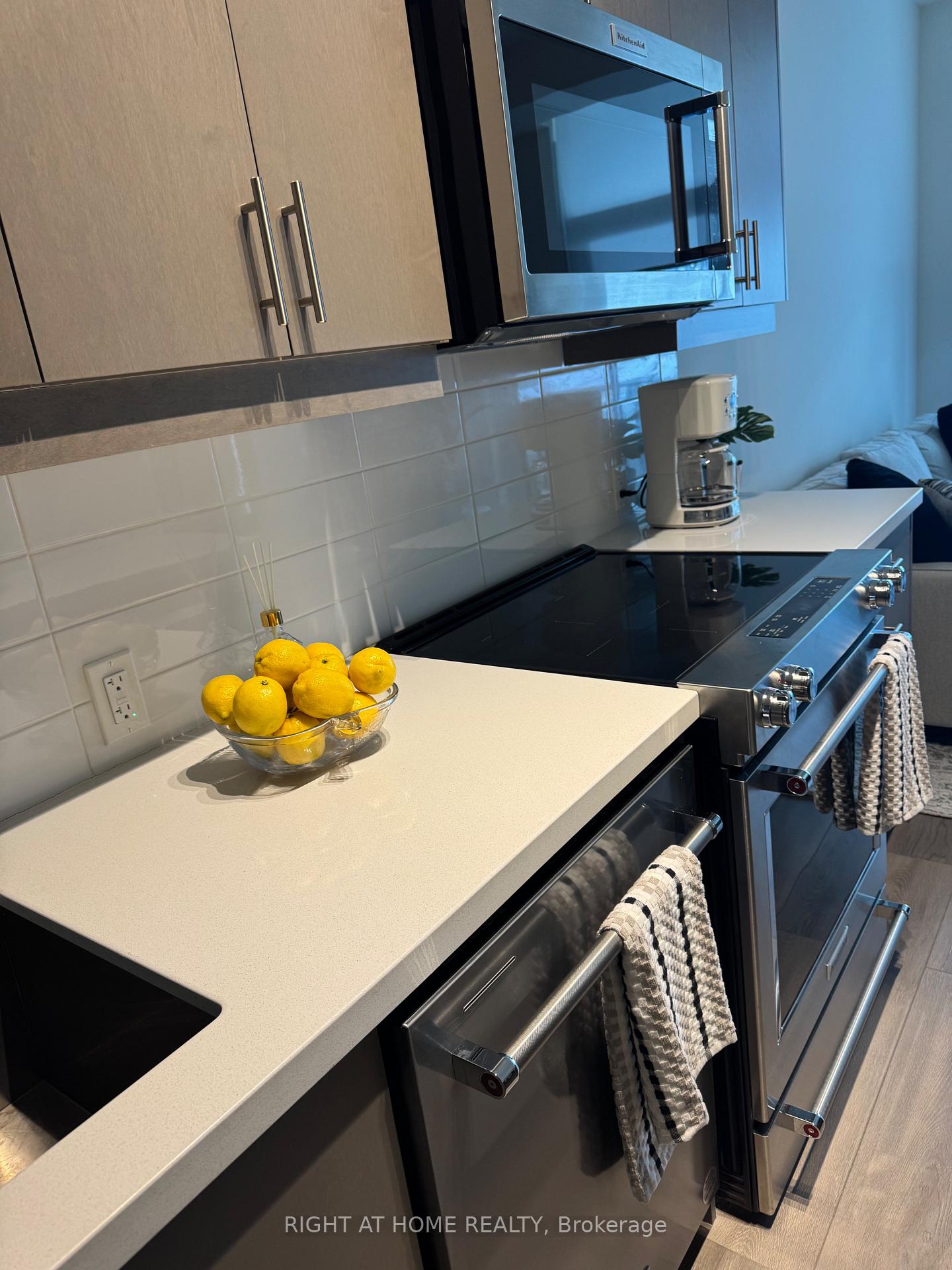 Photo 16 of Unit 530, 8960 Jane Street N, Vaughan, Vellore Village — HOMEH