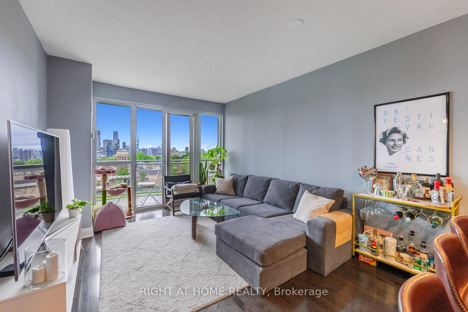 Front of Unit 704, 1430 Yonge Street