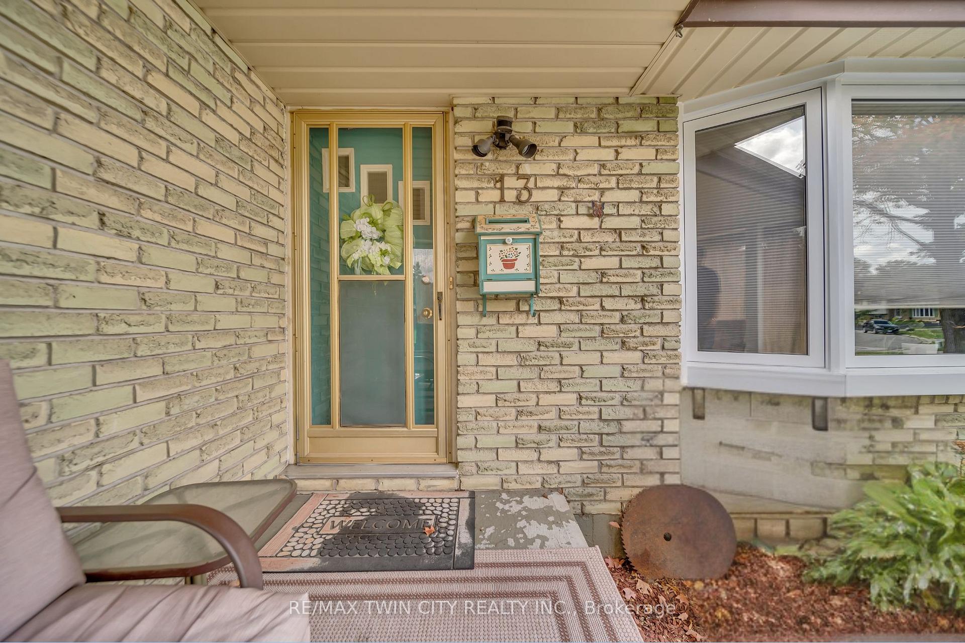 Photo 3 of 13 Gilston Parkway, Brant, Paris — HOMEH