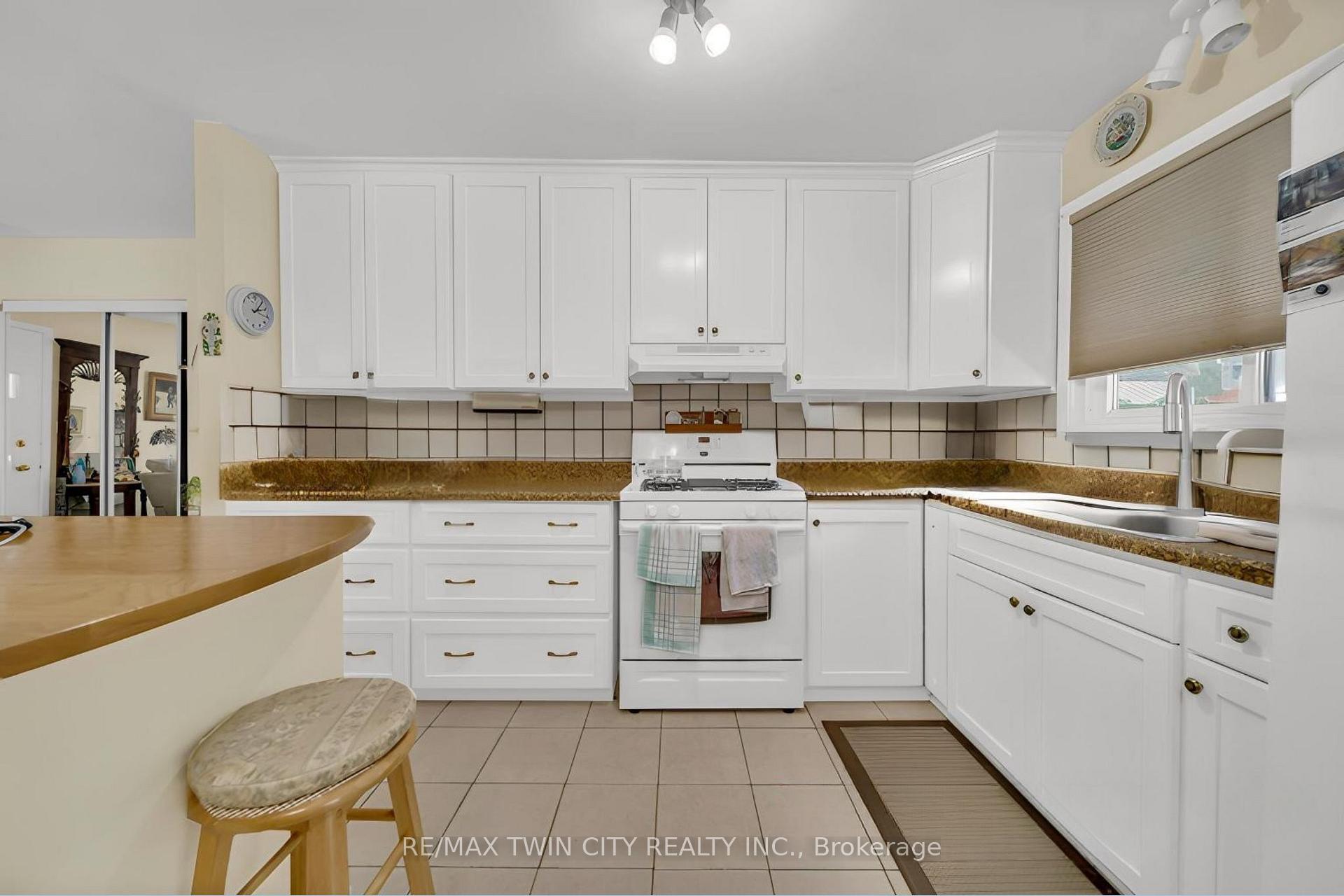 Photo 4 of 13 Gilston Parkway, Brant, Paris — HOMEH