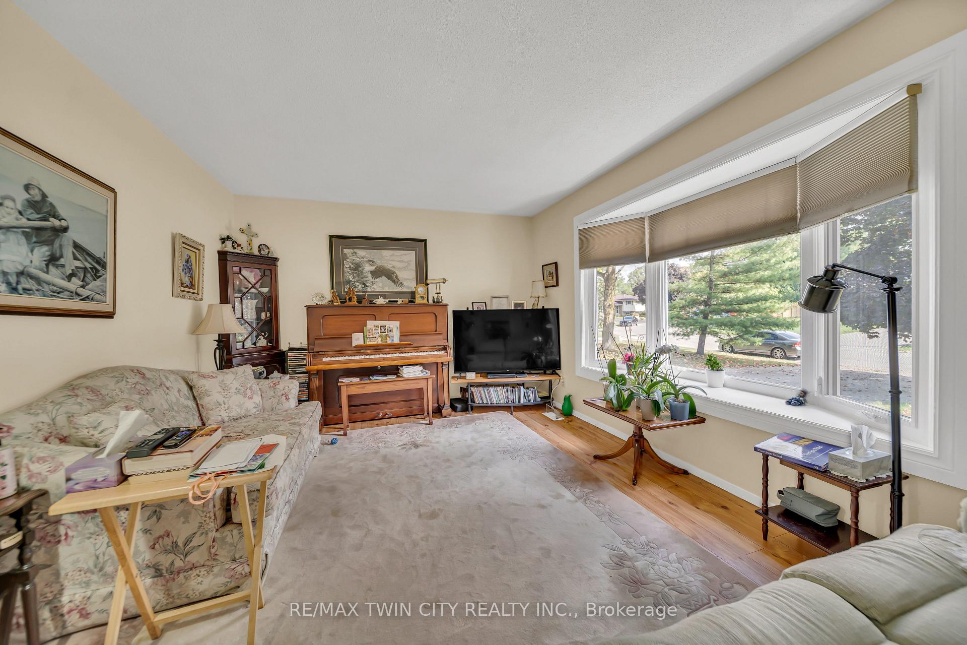 Photo 9 of 13 Gilston Parkway, Brant, Paris — HOMEH