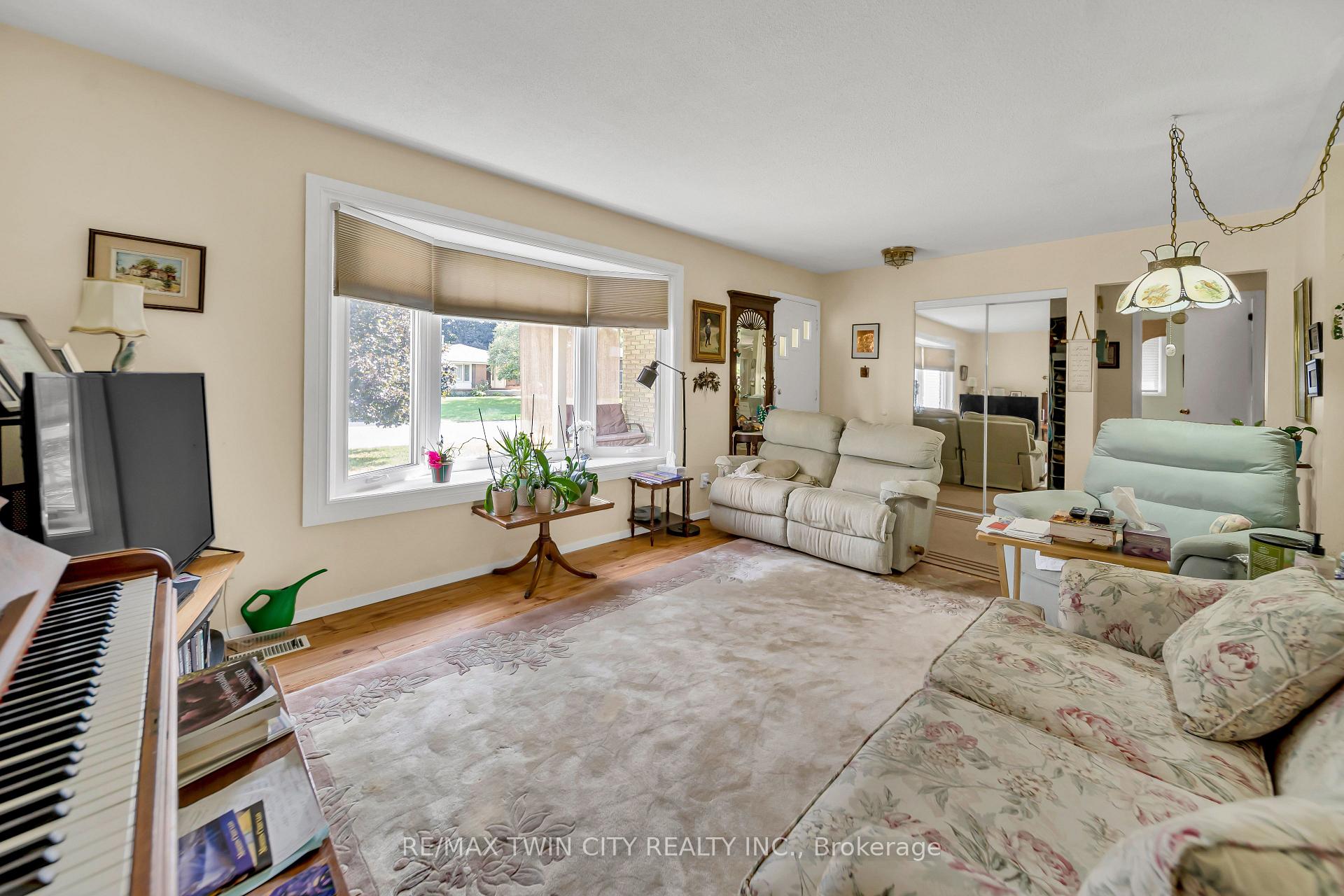 Photo 10 of 13 Gilston Parkway, Brant, Paris — HOMEH