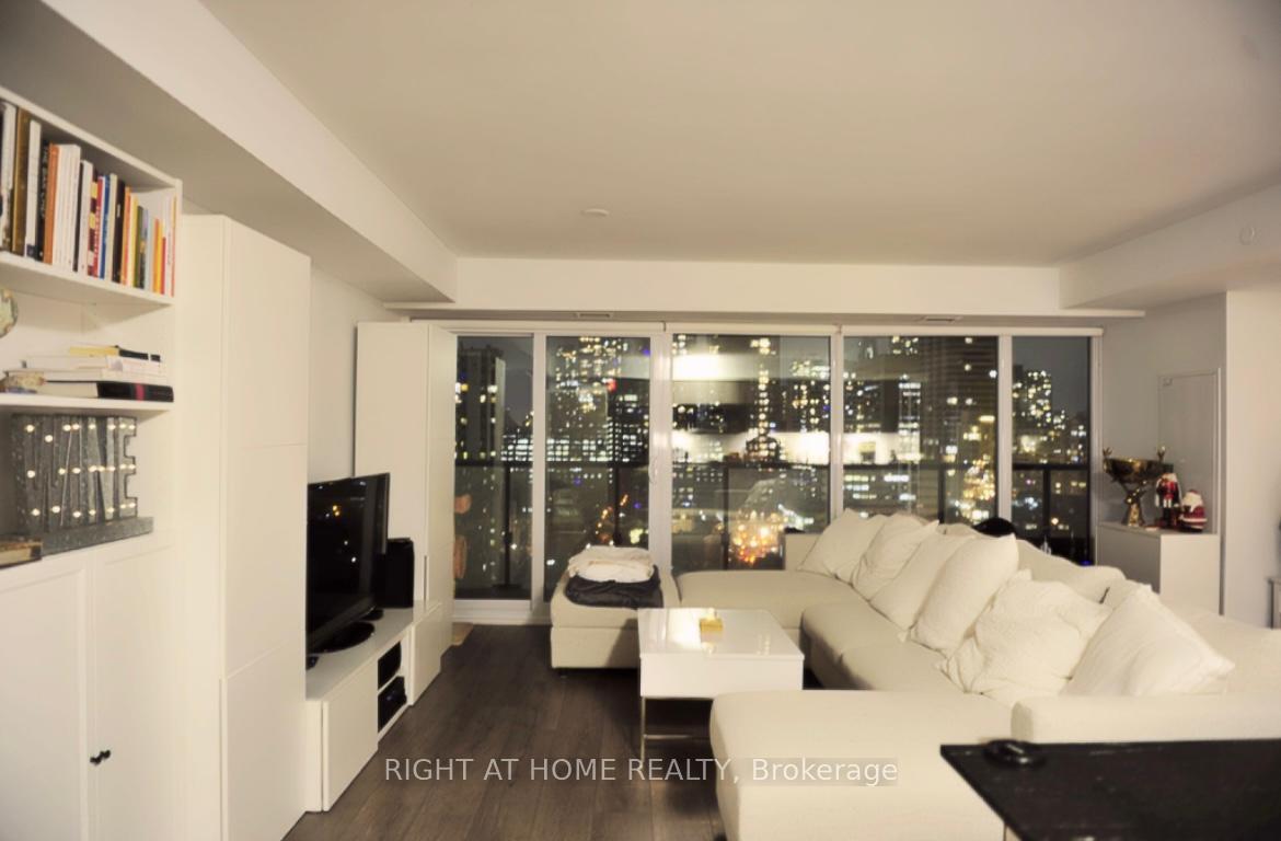 Photo 5 of Unit 1502, 575 Bloor Street E, Toronto, North St. James Town — HOMEH