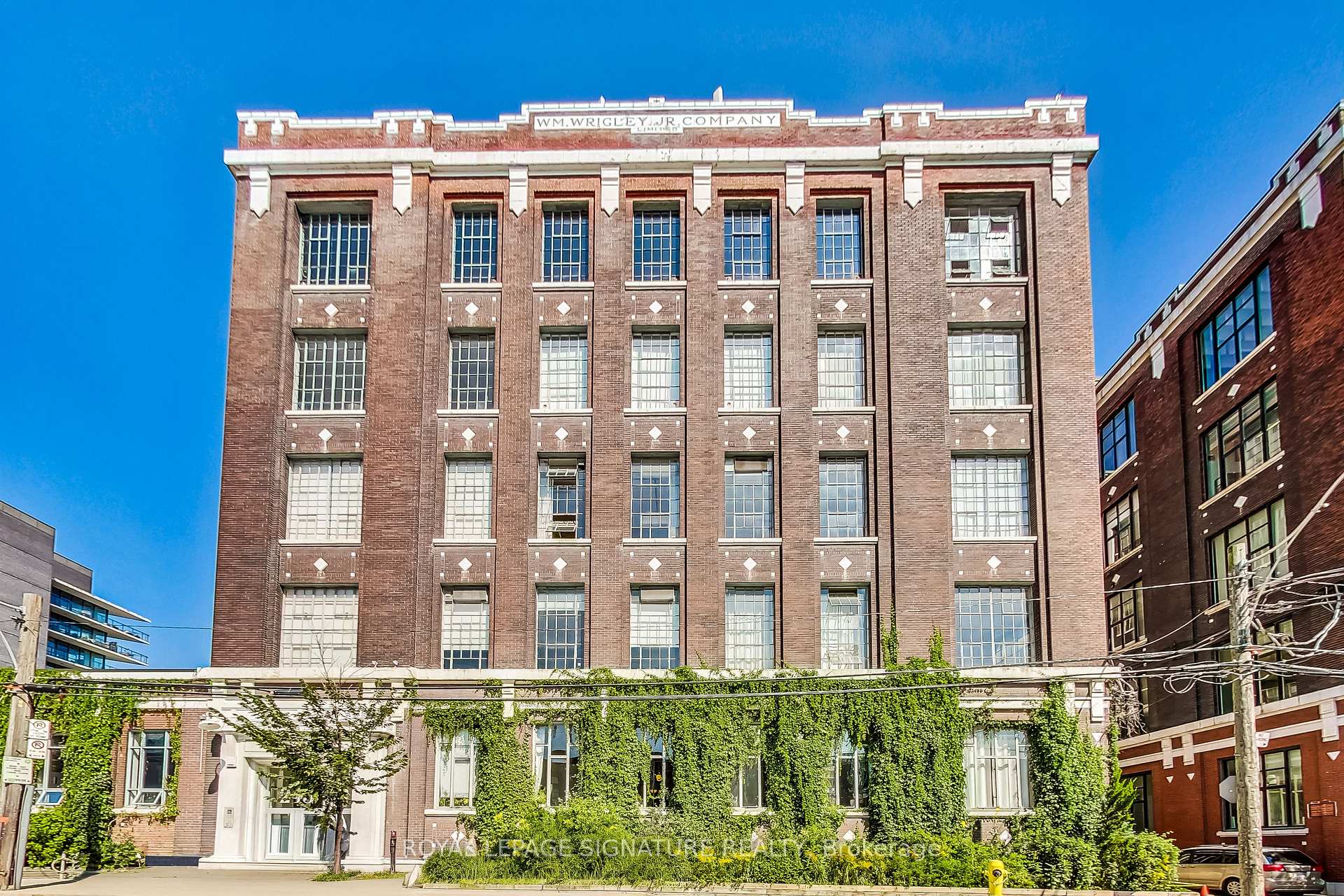 Front of Unit 512, 245 Carlaw Avenue