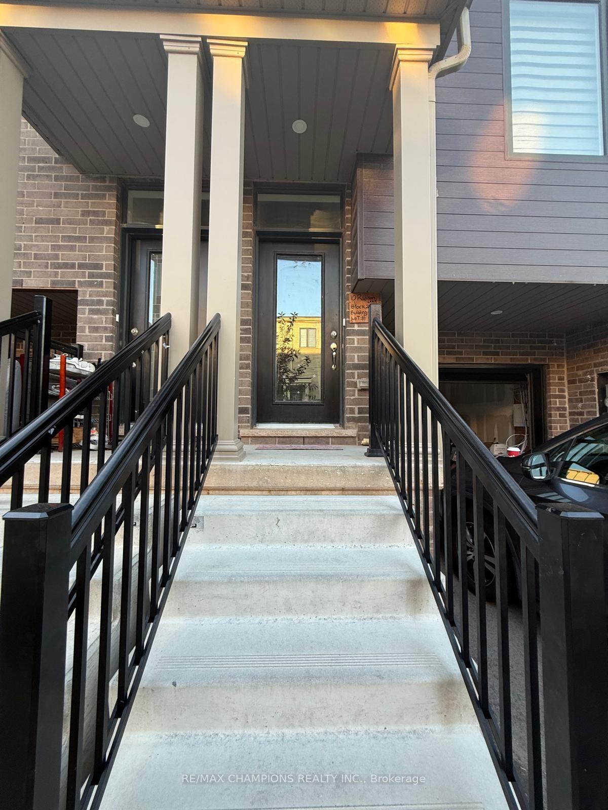 Photo 2 of 10 Radison Lane, Hamilton, McQuesten — HOMEH