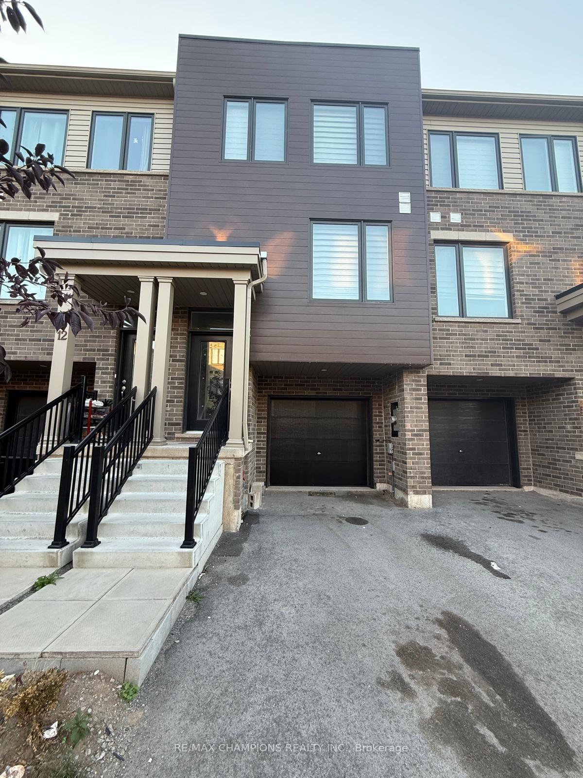 Photo 3 of 10 Radison Lane, Hamilton, McQuesten — HOMEH