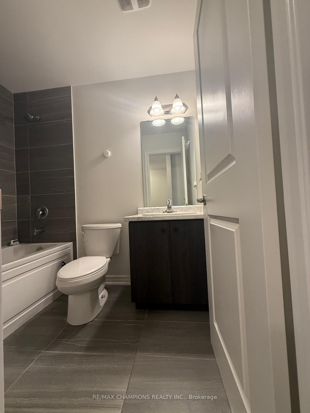 Photo 31 of 10 Radison Lane, Hamilton, McQuesten — HOMEH