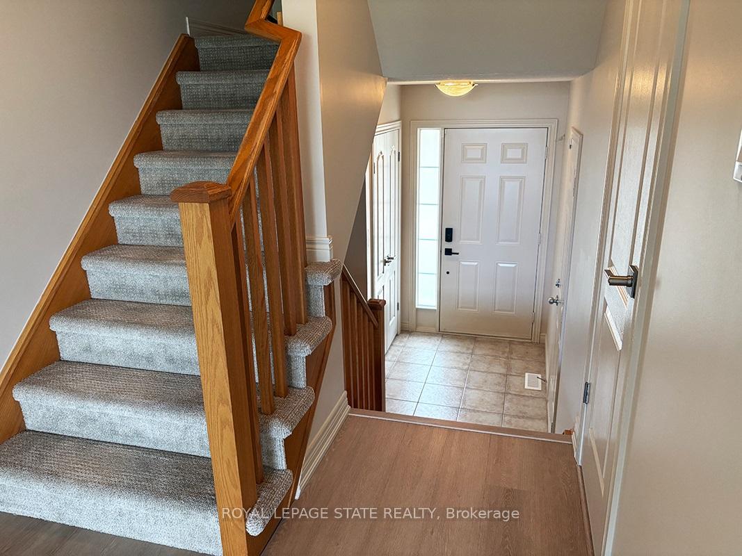 Photo 3 of Unit 16, 25 Ivybridge Drive, Hamilton, Lakeshore — HOMEH