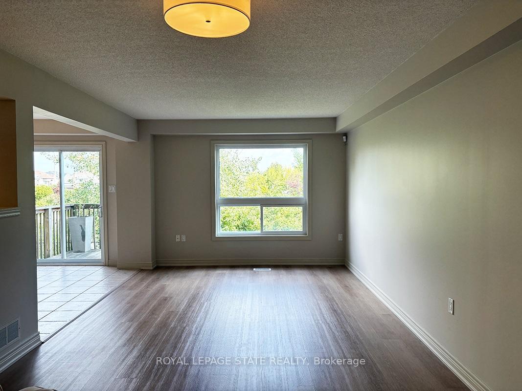 Photo 4 of Unit 16, 25 Ivybridge Drive, Hamilton, Lakeshore — HOMEH