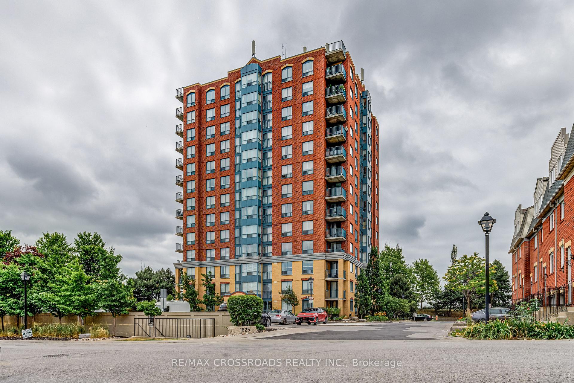 Photo 2 of Unit 1202, 1625 Pickering Parkway, Pickering, Village East — HOMEH