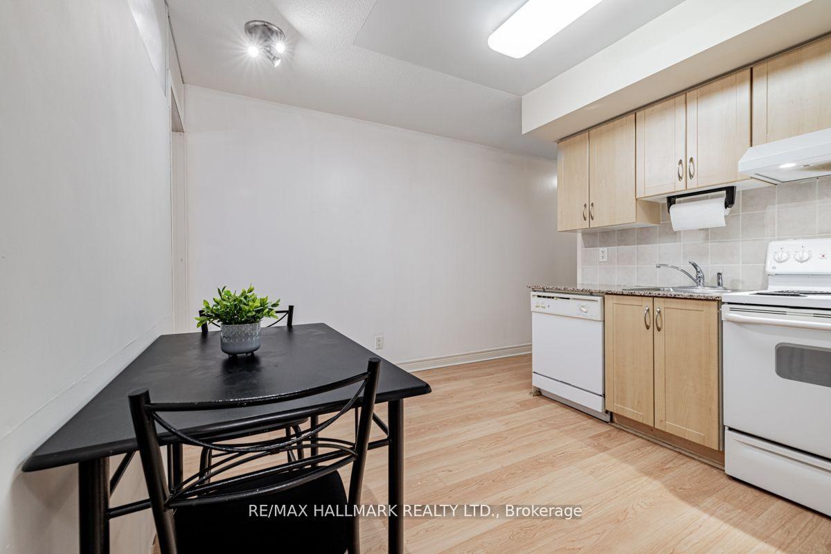 Photo 7 of Unit 717, 50 Disera Drive, Vaughan, Beverley Glen — HOMEH