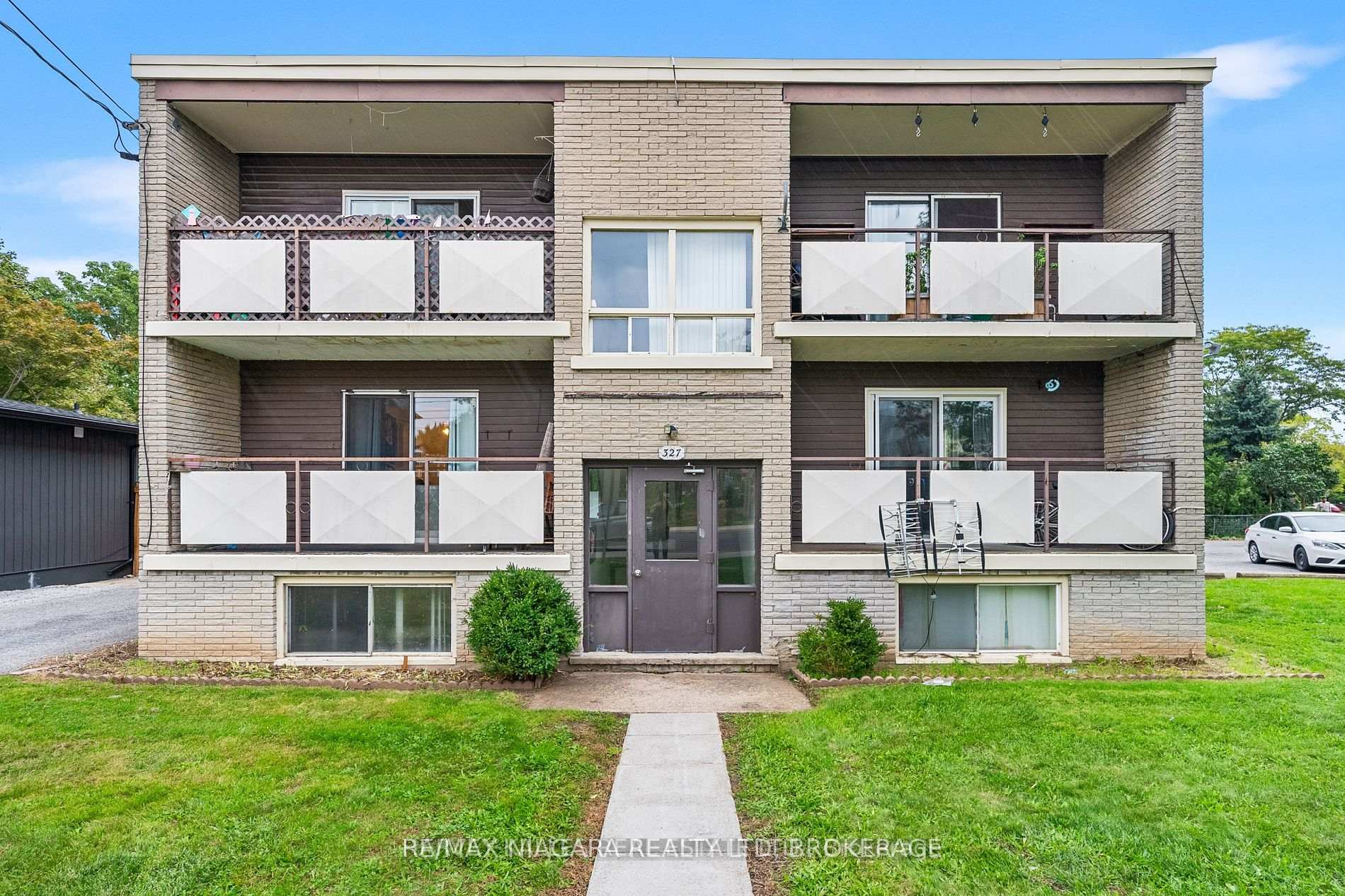 Photo 2 of Unit 4, 327 Queenston Street, St. Catharines, E. Chester — HOMEH