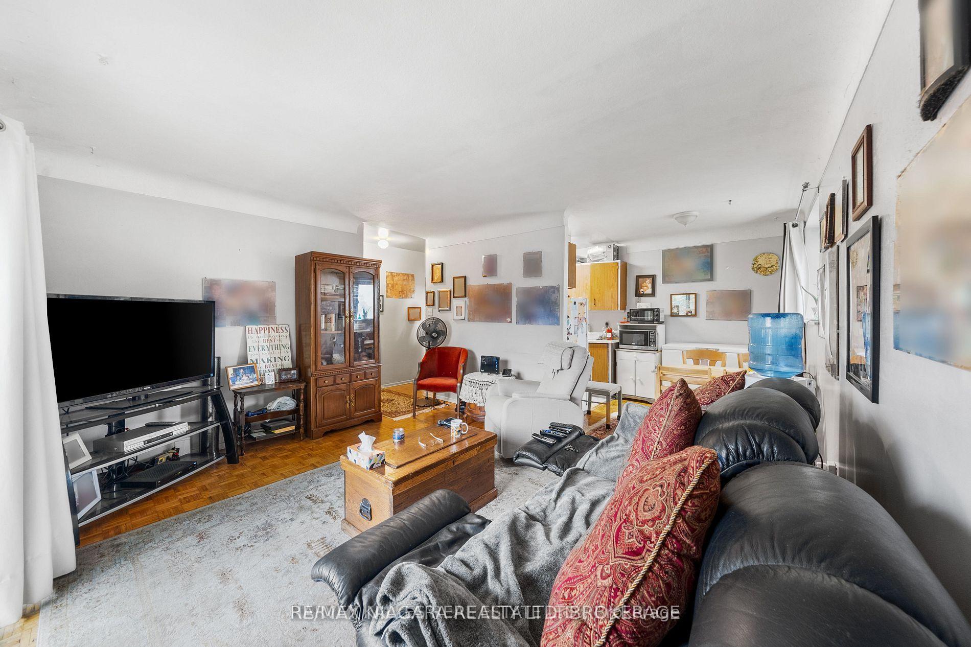 Photo 25 of Unit 4, 327 Queenston Street, St. Catharines, E. Chester — HOMEH