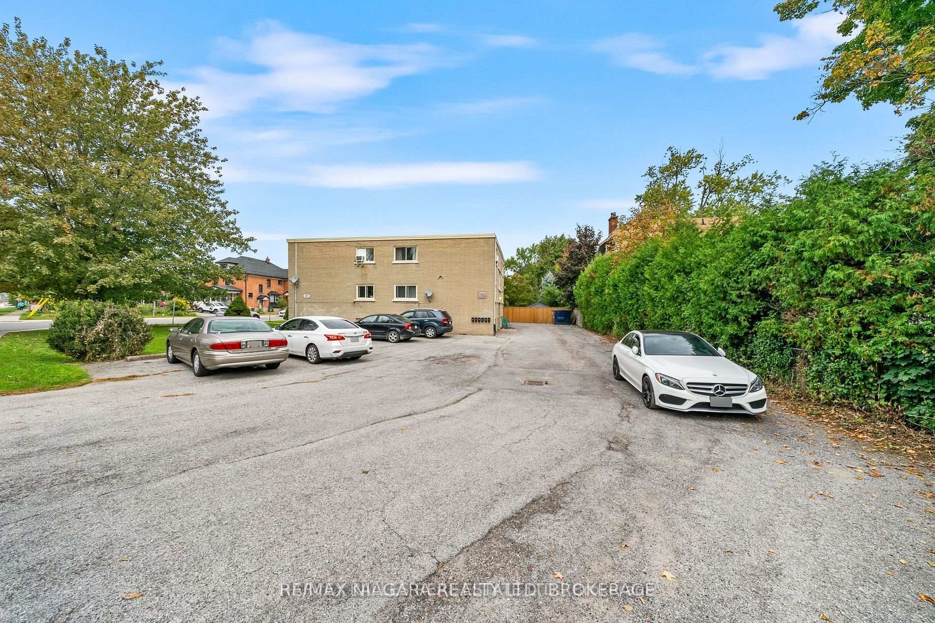 Photo 35 of Unit 4, 327 Queenston Street, St. Catharines, E. Chester — HOMEH