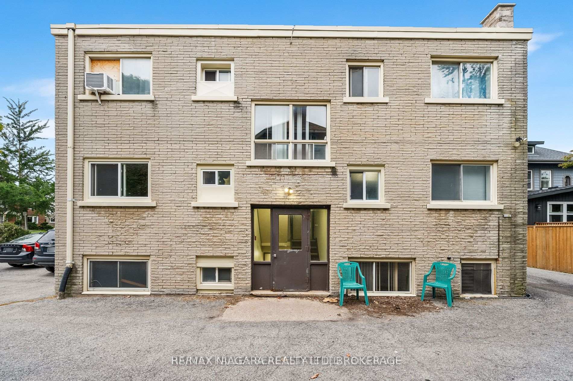 Photo 4 of Unit 4, 327 Queenston Street, St. Catharines, E. Chester — HOMEH