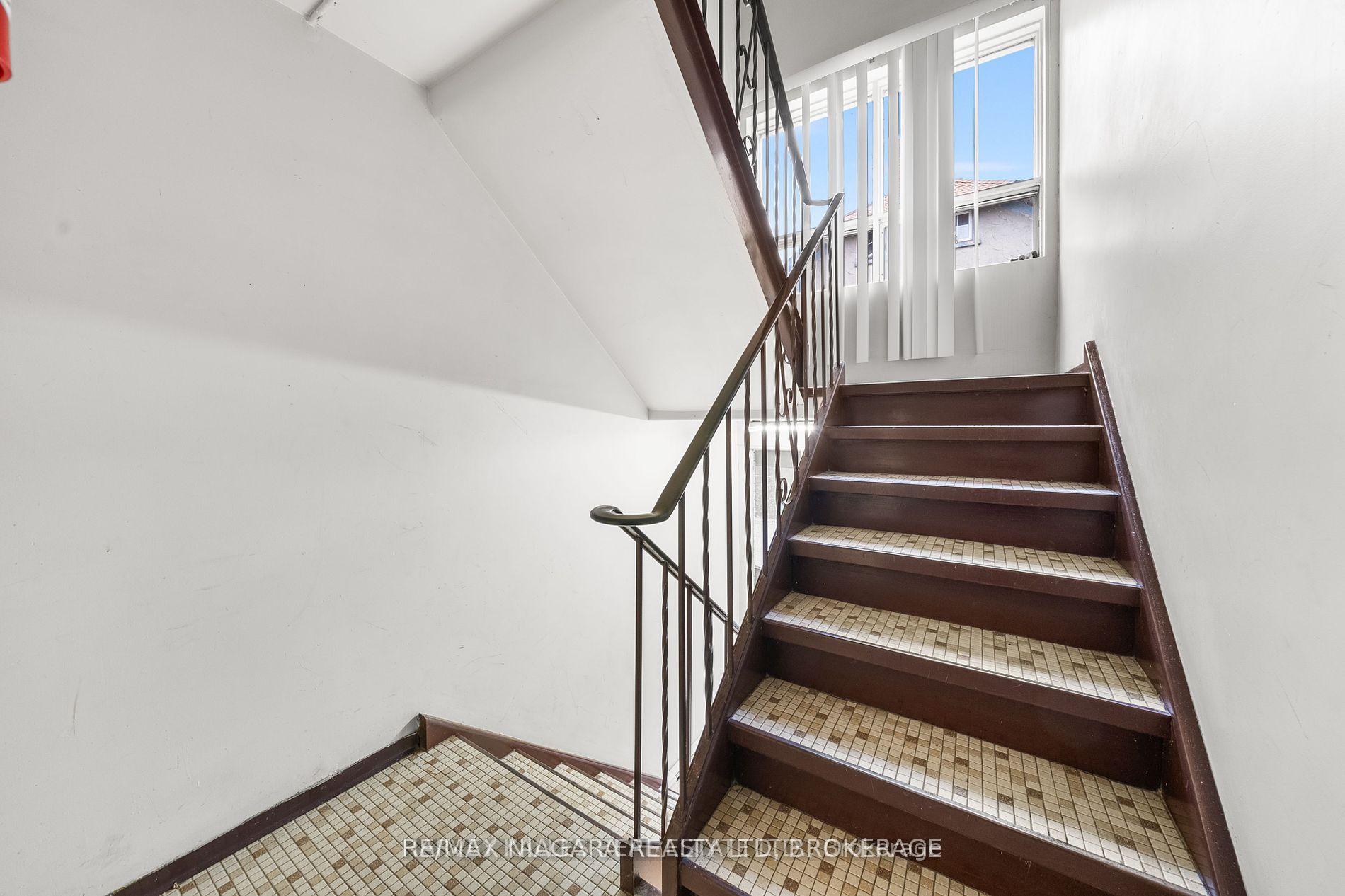Photo 20 of Unit 4, 327 Queenston Street, St. Catharines, E. Chester — HOMEH