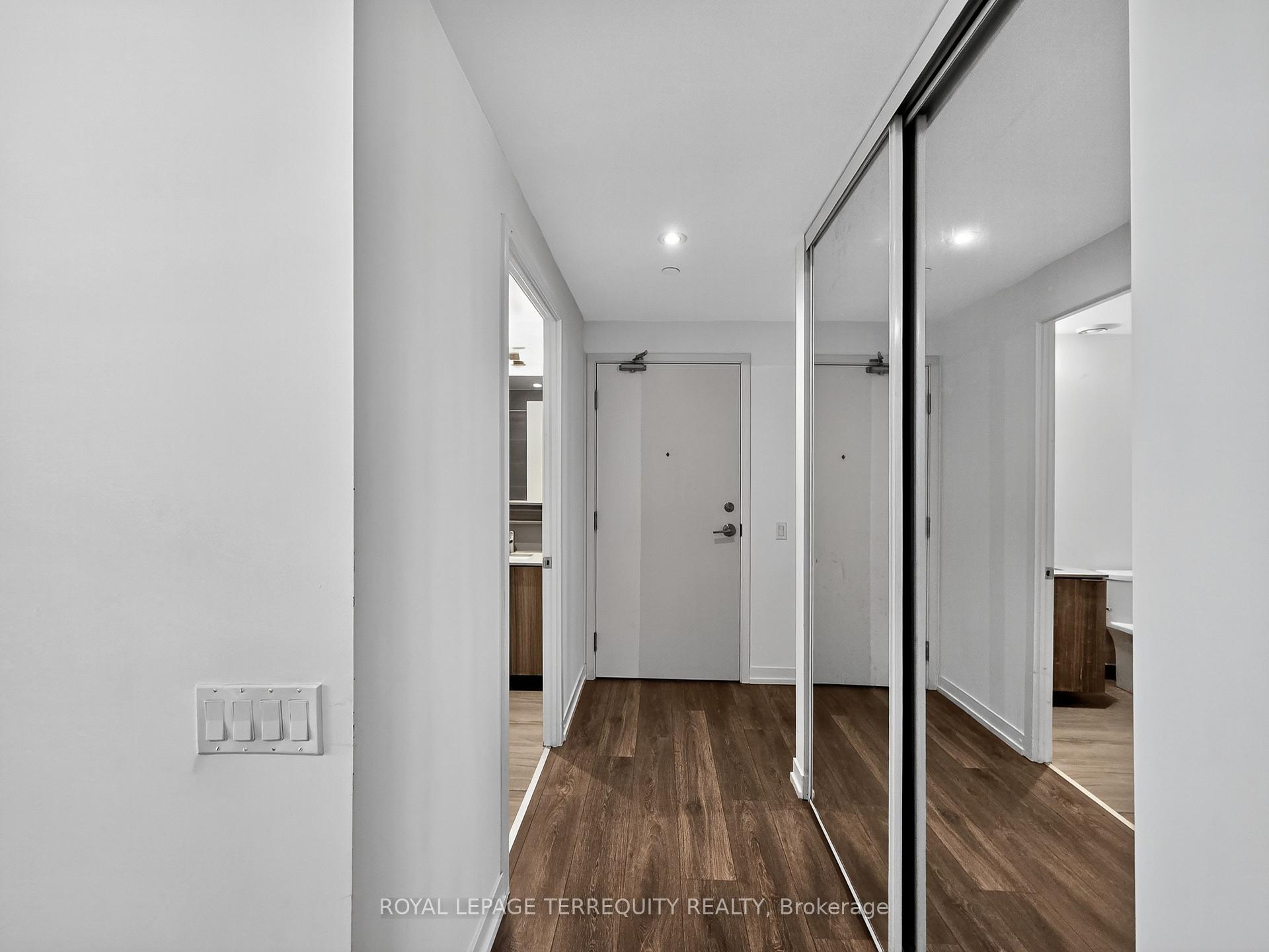 Photo 4 of Unit 3711, 898 Portage Parkway, Vaughan, Vaughan Corporate Centre — HOMEH