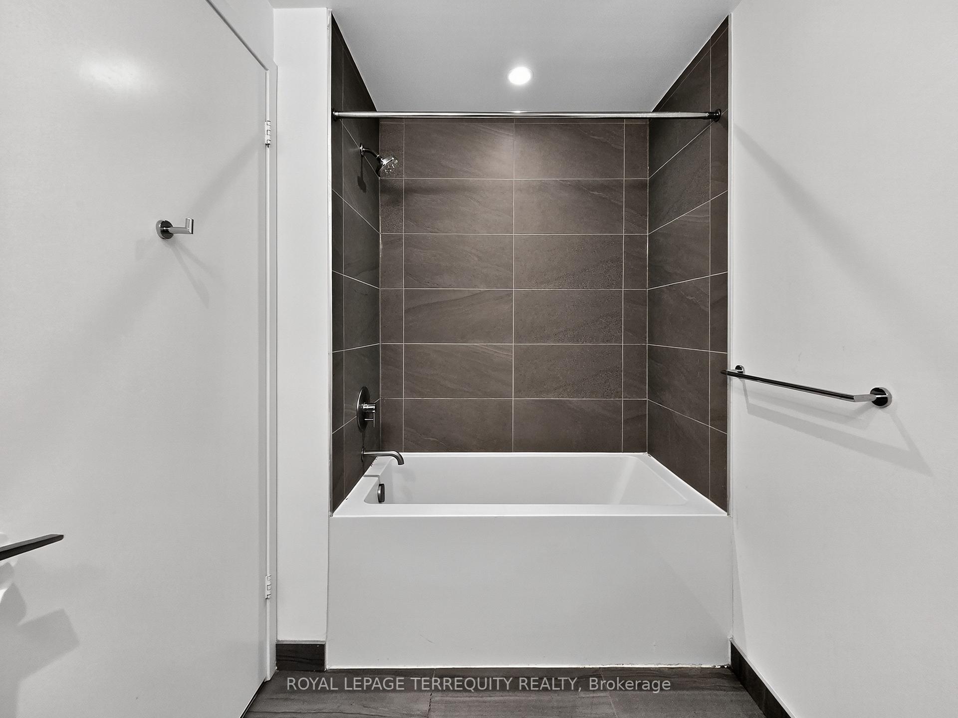 Photo 24 of Unit 3711, 898 Portage Parkway, Vaughan, Vaughan Corporate Centre — HOMEH