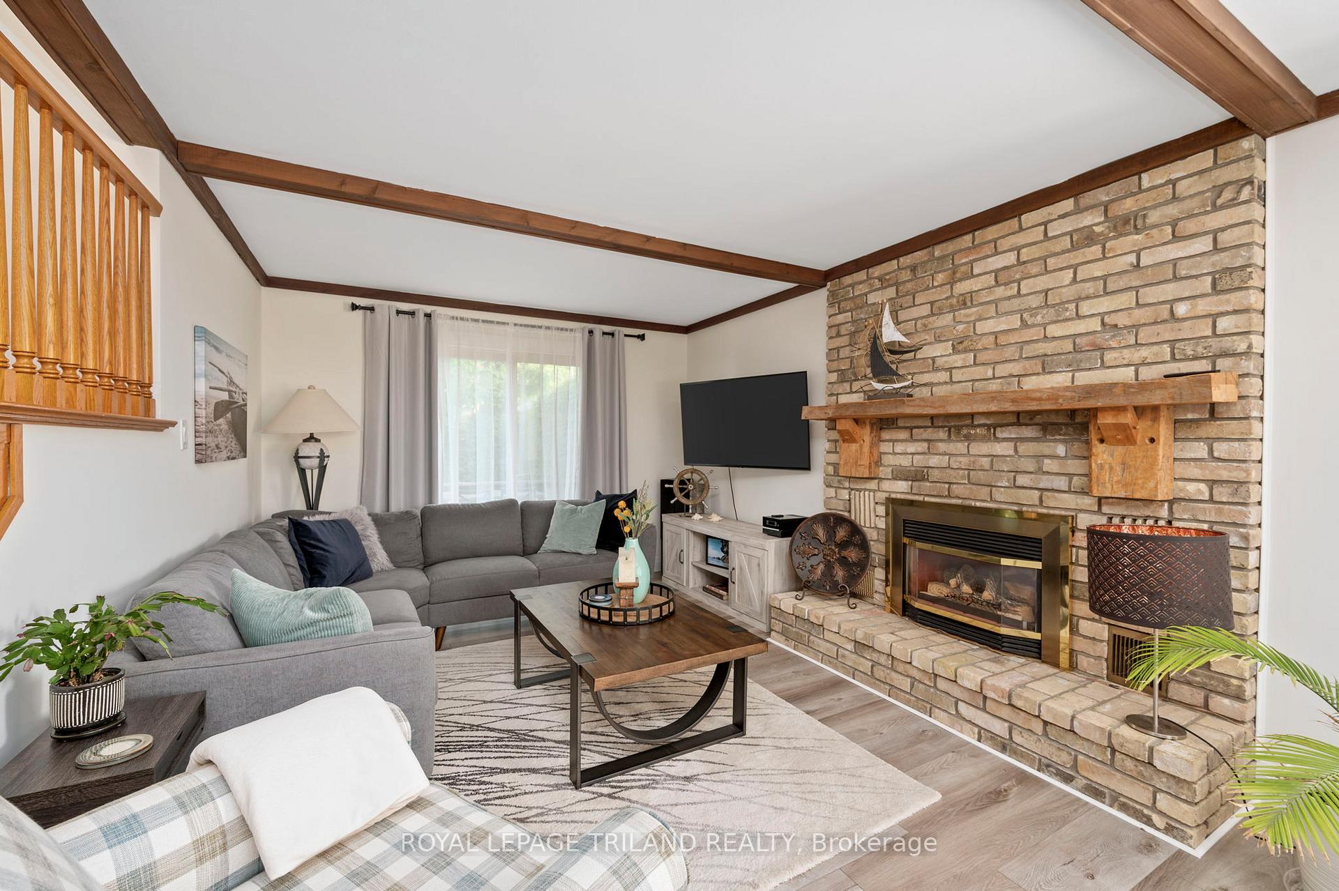 Photo 4 of 215 Kitchener Avenue, Central Elgin, Rural Central Elgin — HOMEH