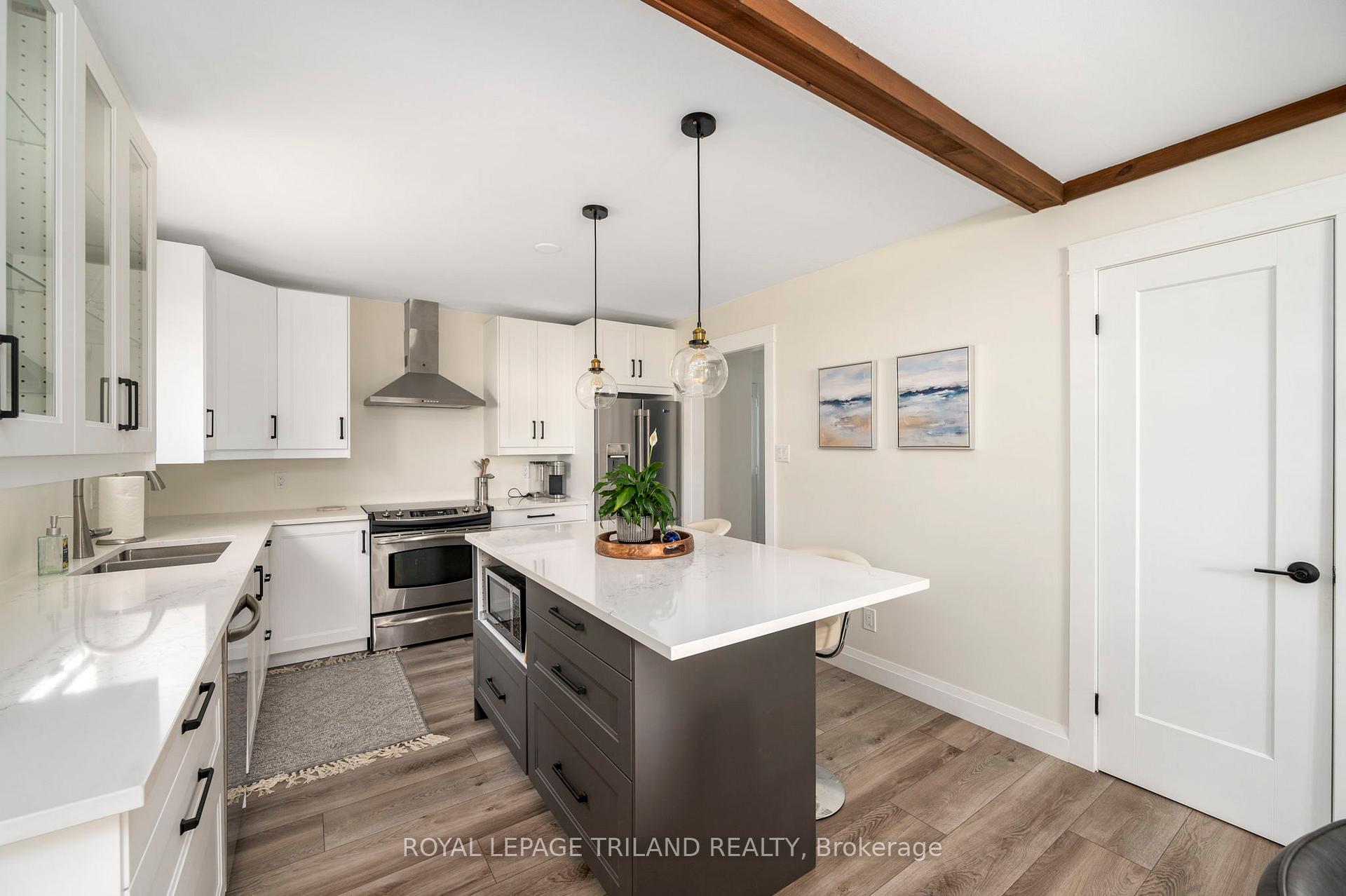 Photo 12 of 215 Kitchener Avenue, Central Elgin, Rural Central Elgin — HOMEH