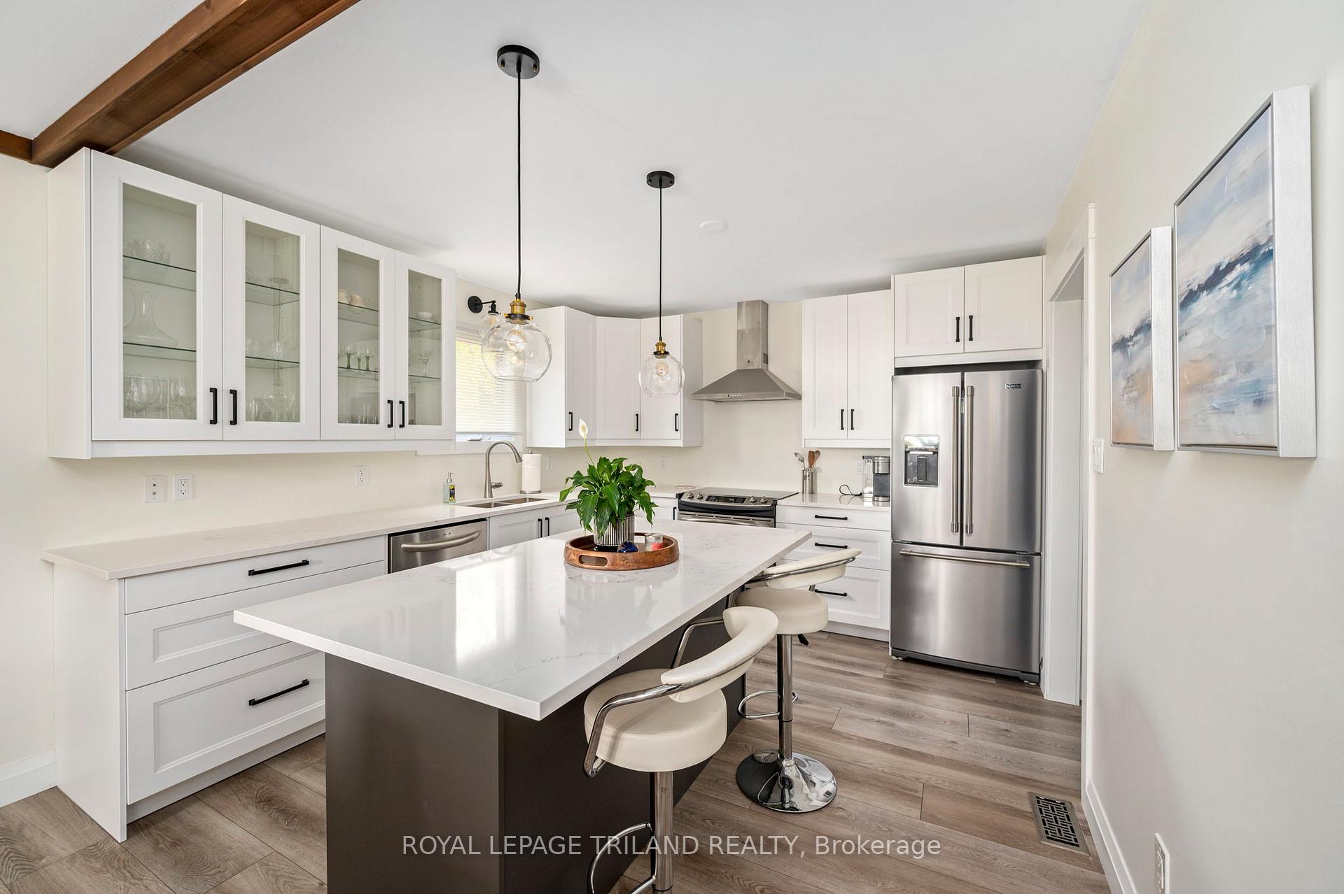 Photo 13 of 215 Kitchener Avenue, Central Elgin, Rural Central Elgin — HOMEH