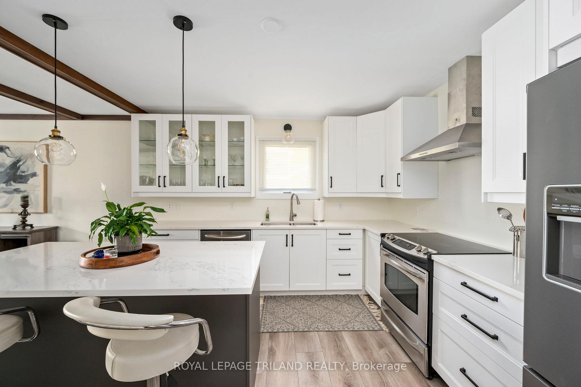 Photo 14 of 215 Kitchener Avenue, Central Elgin, Rural Central Elgin — HOMEH